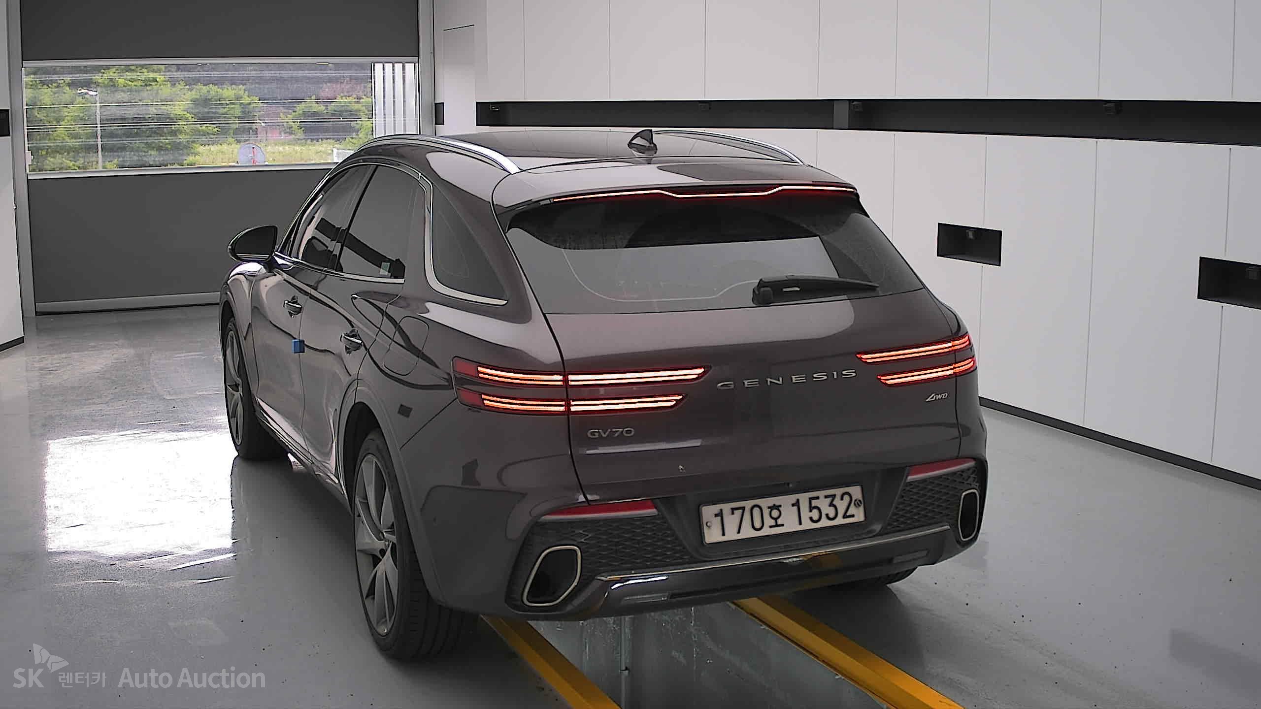2021 - genesis gv70