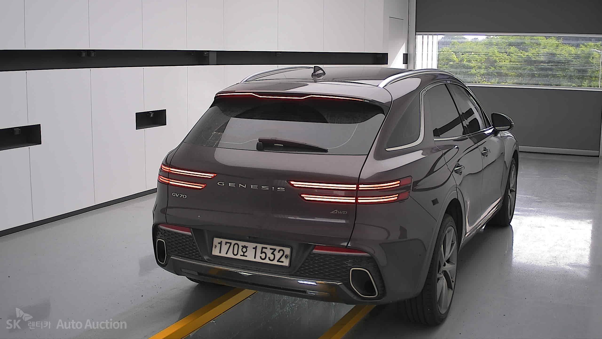 2021 - genesis gv70