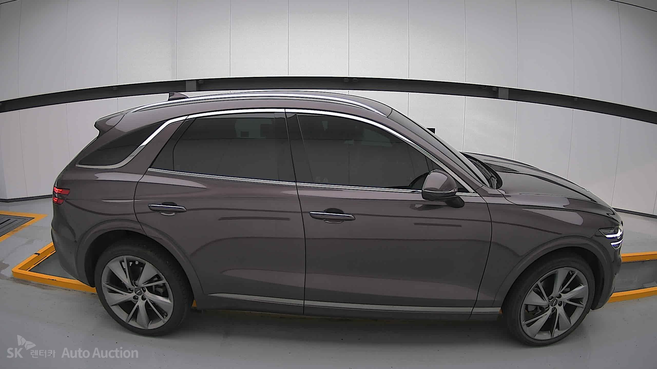 2021 - genesis gv70