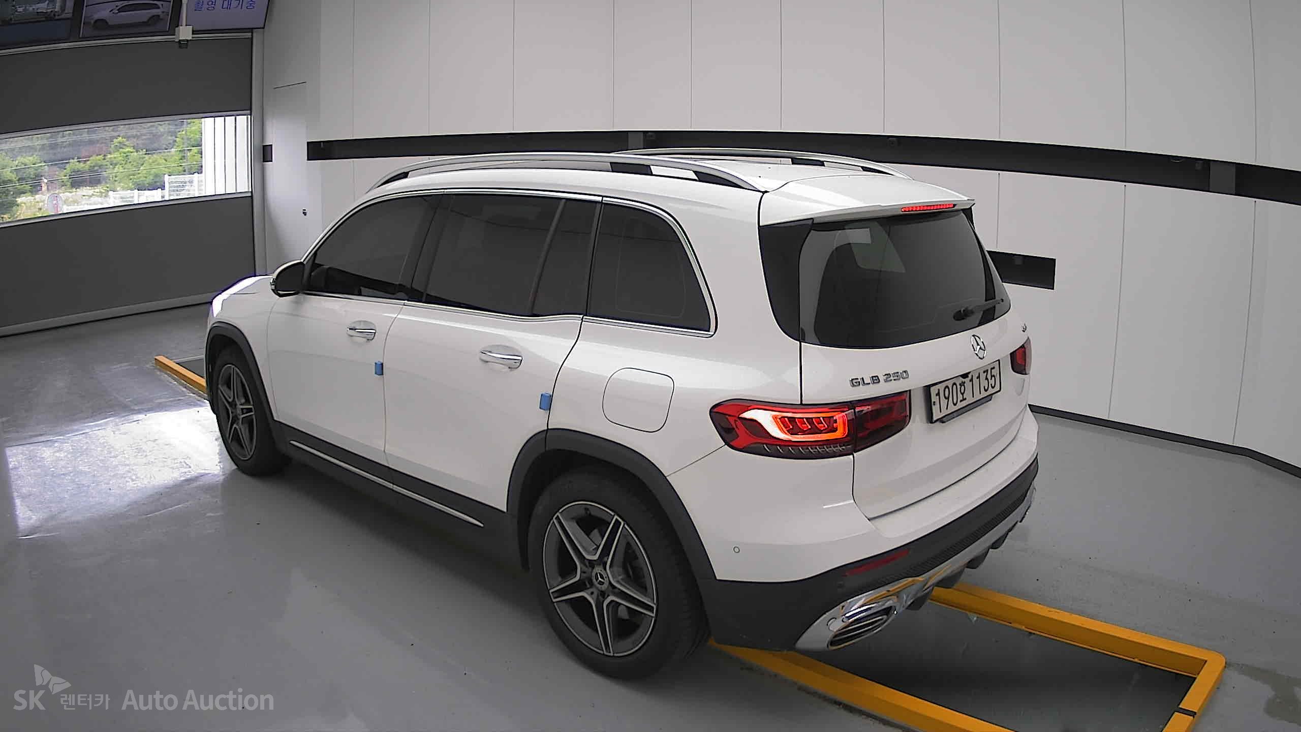 2021 - mercedes-benz glb 250