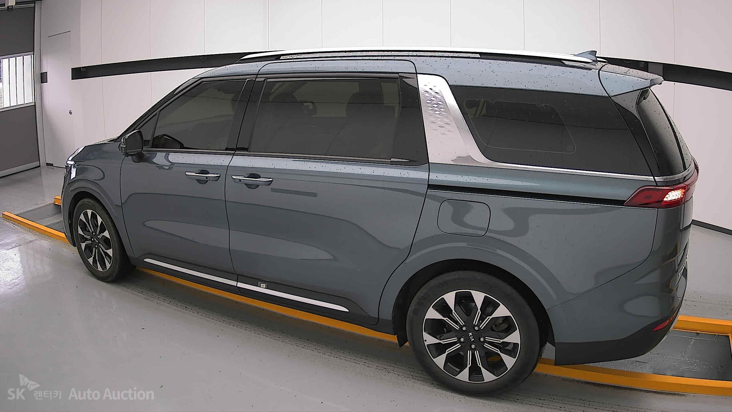 2021 - kia carnival