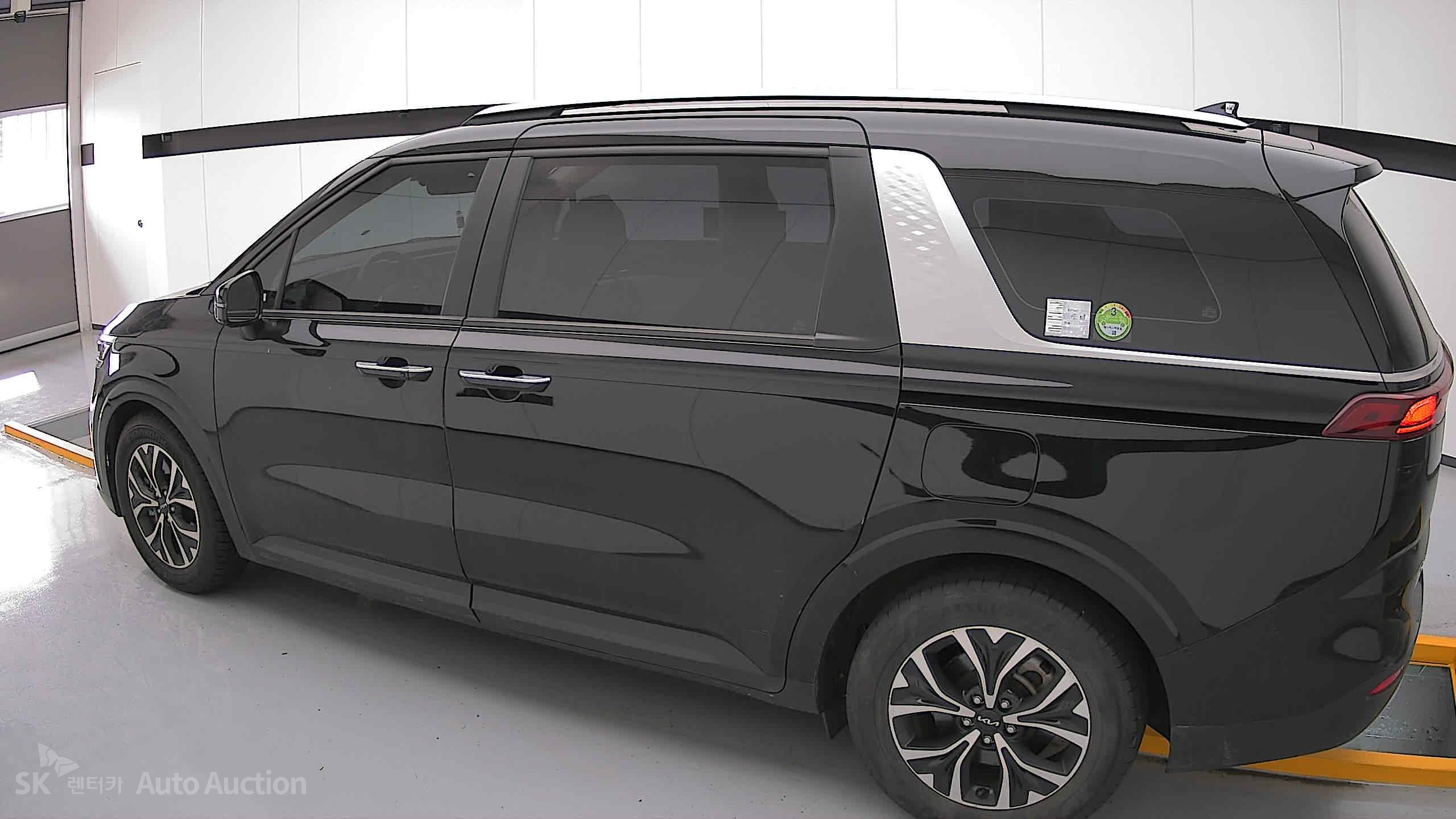 2022 - kia carnival