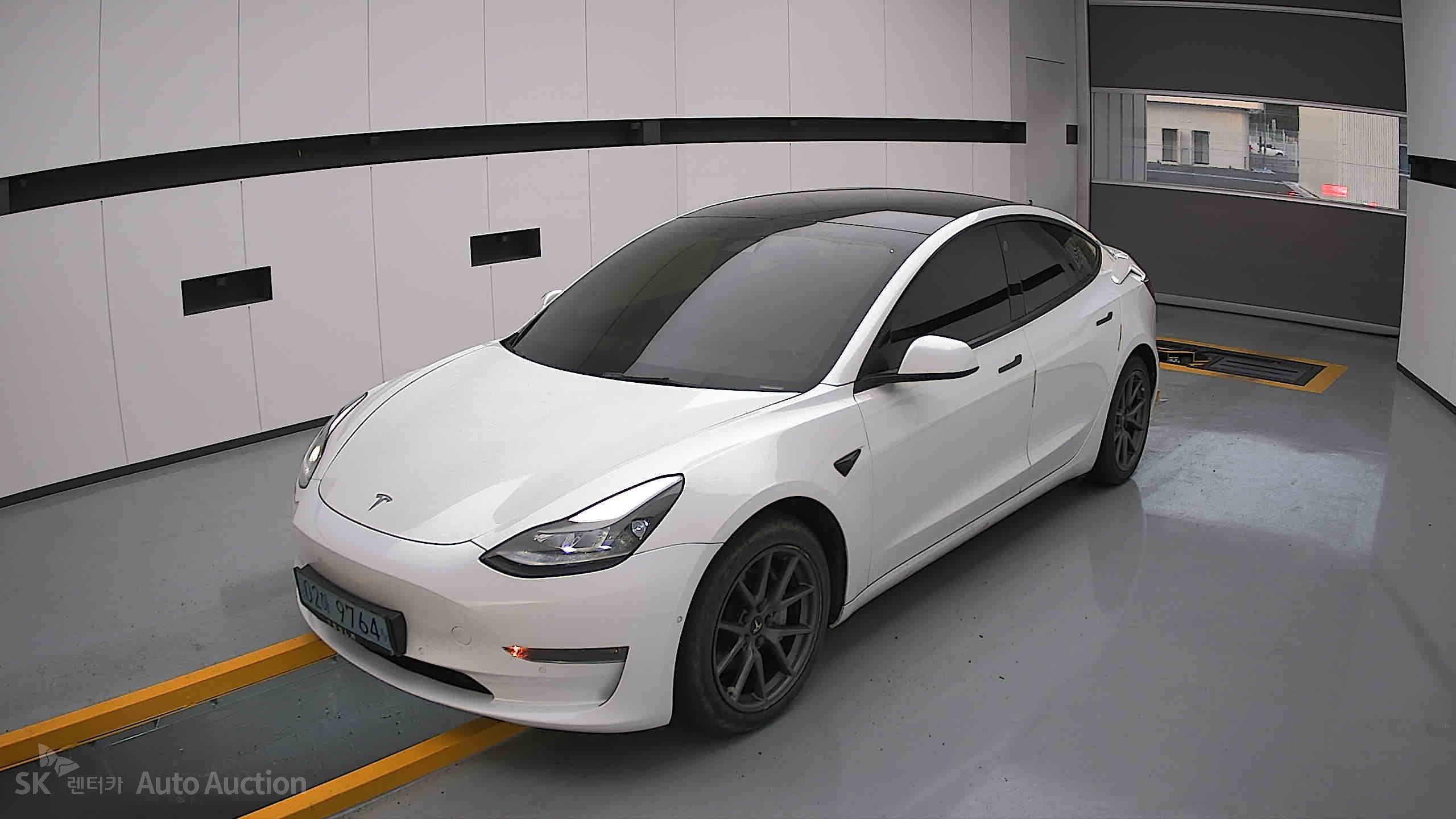 2022 - tesla model 3