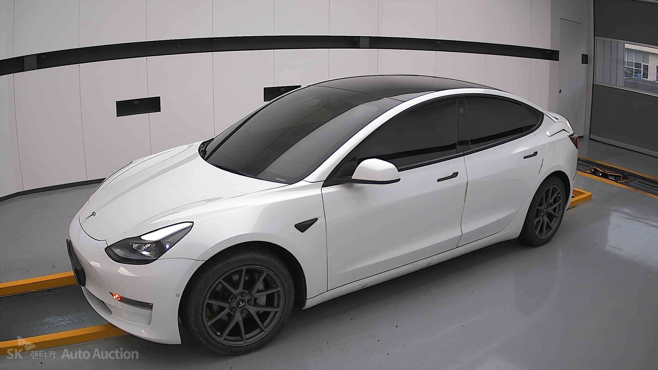 2022 - tesla model 3