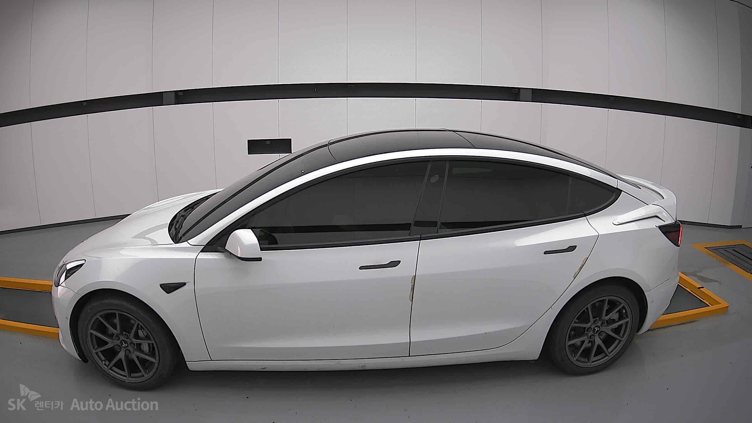 2022 - tesla model 3