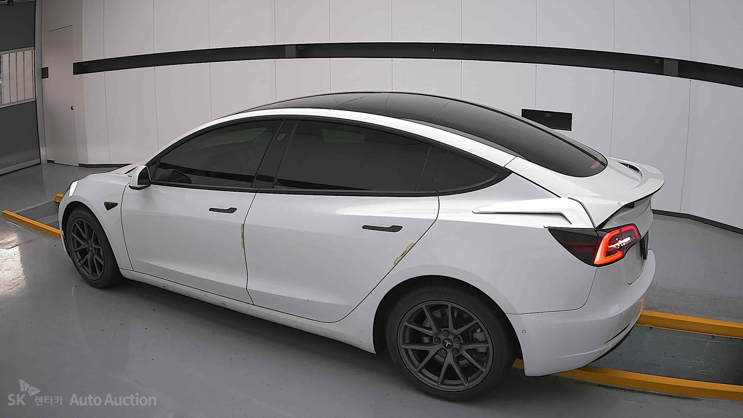 2022 - tesla model 3