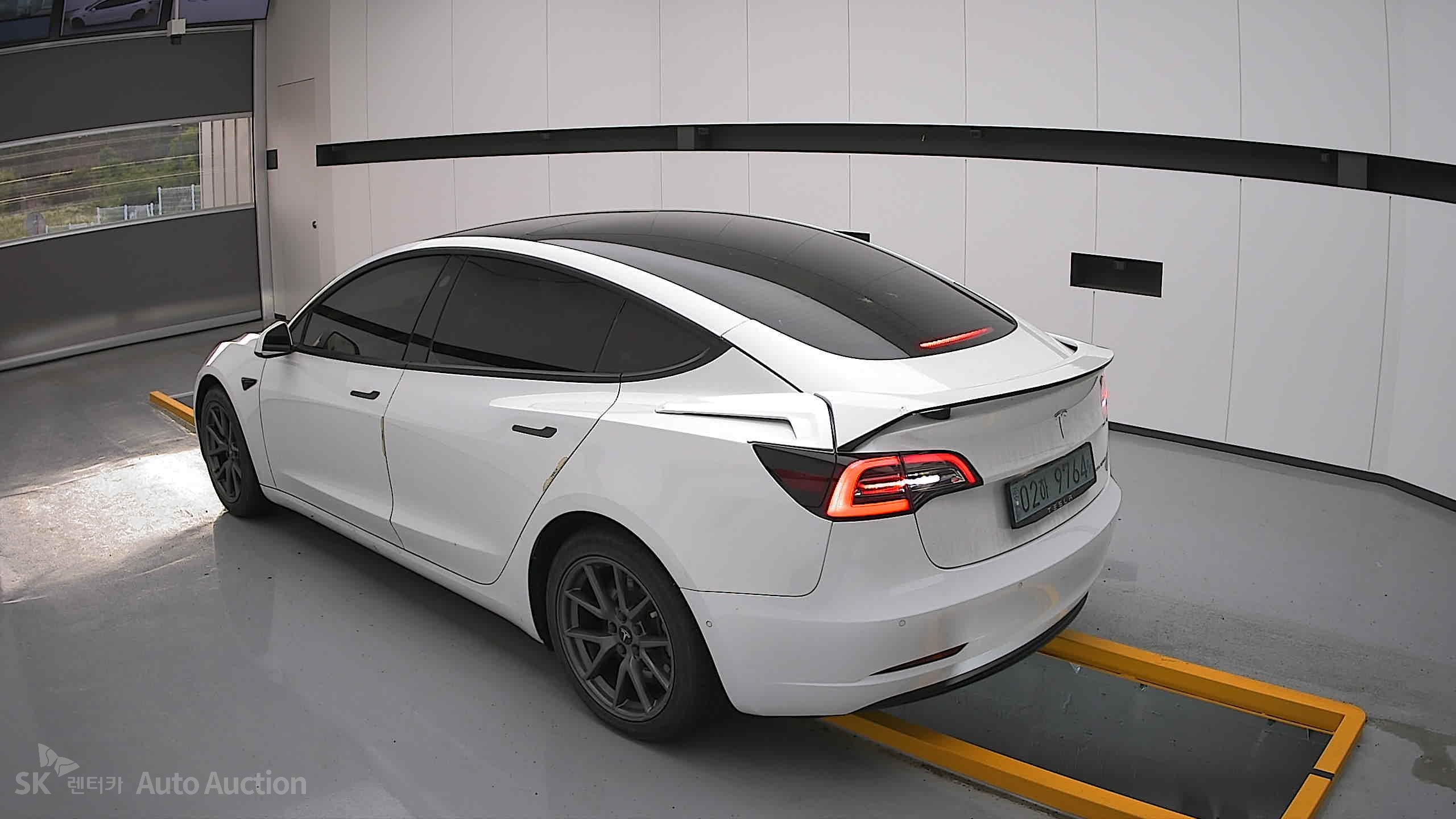 2022 - tesla model 3