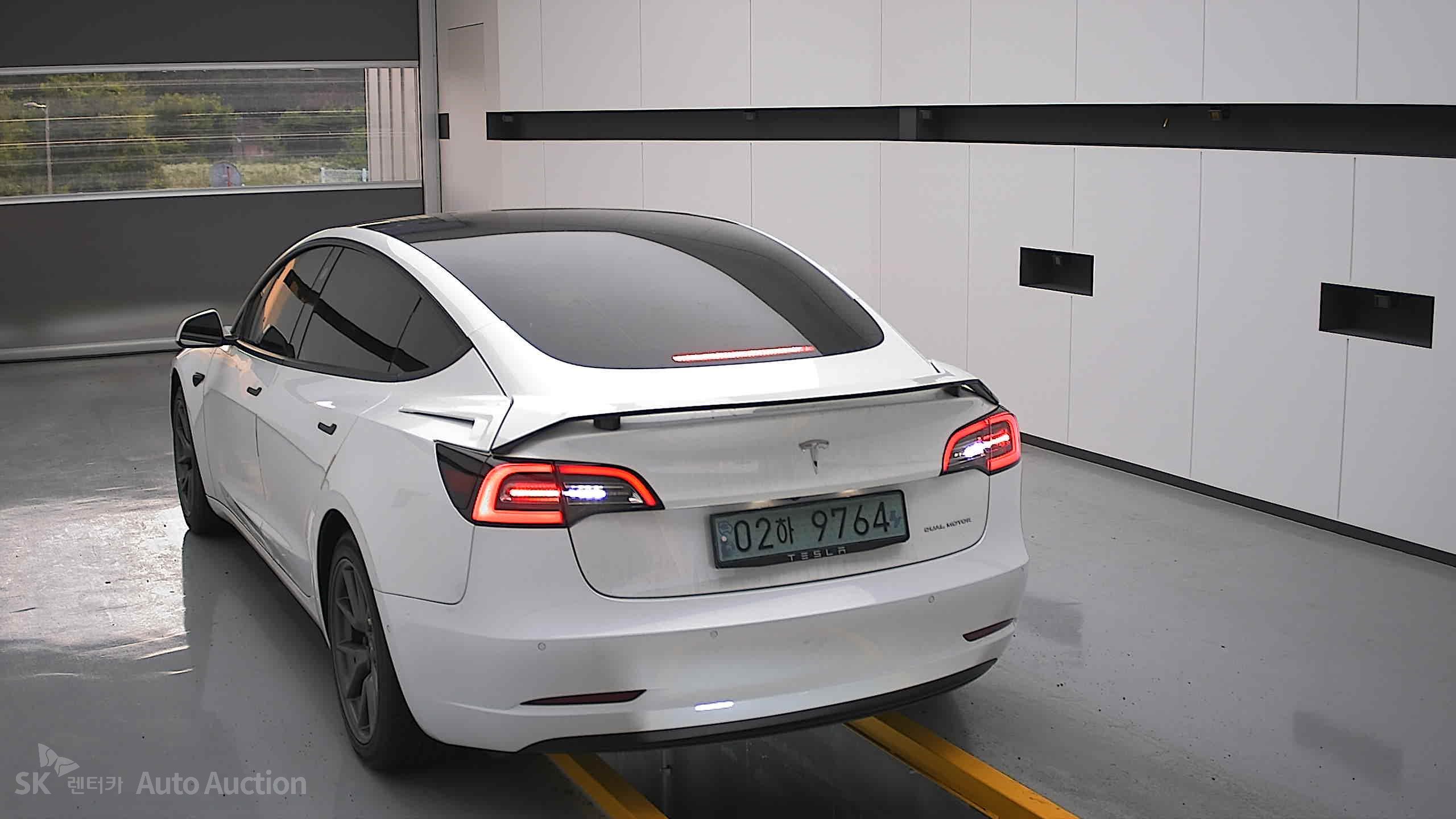 2022 - tesla model 3