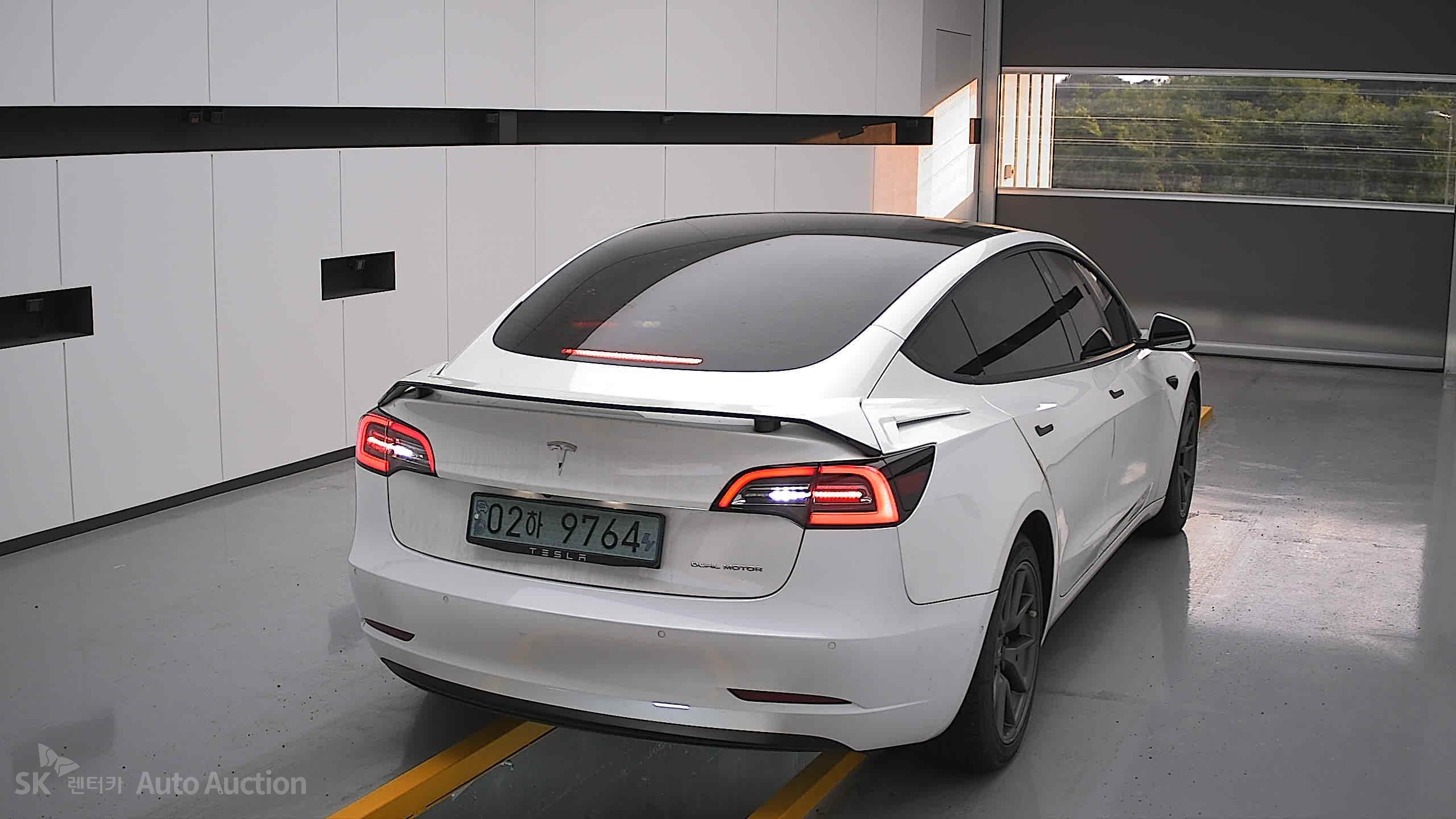 2022 - tesla model 3