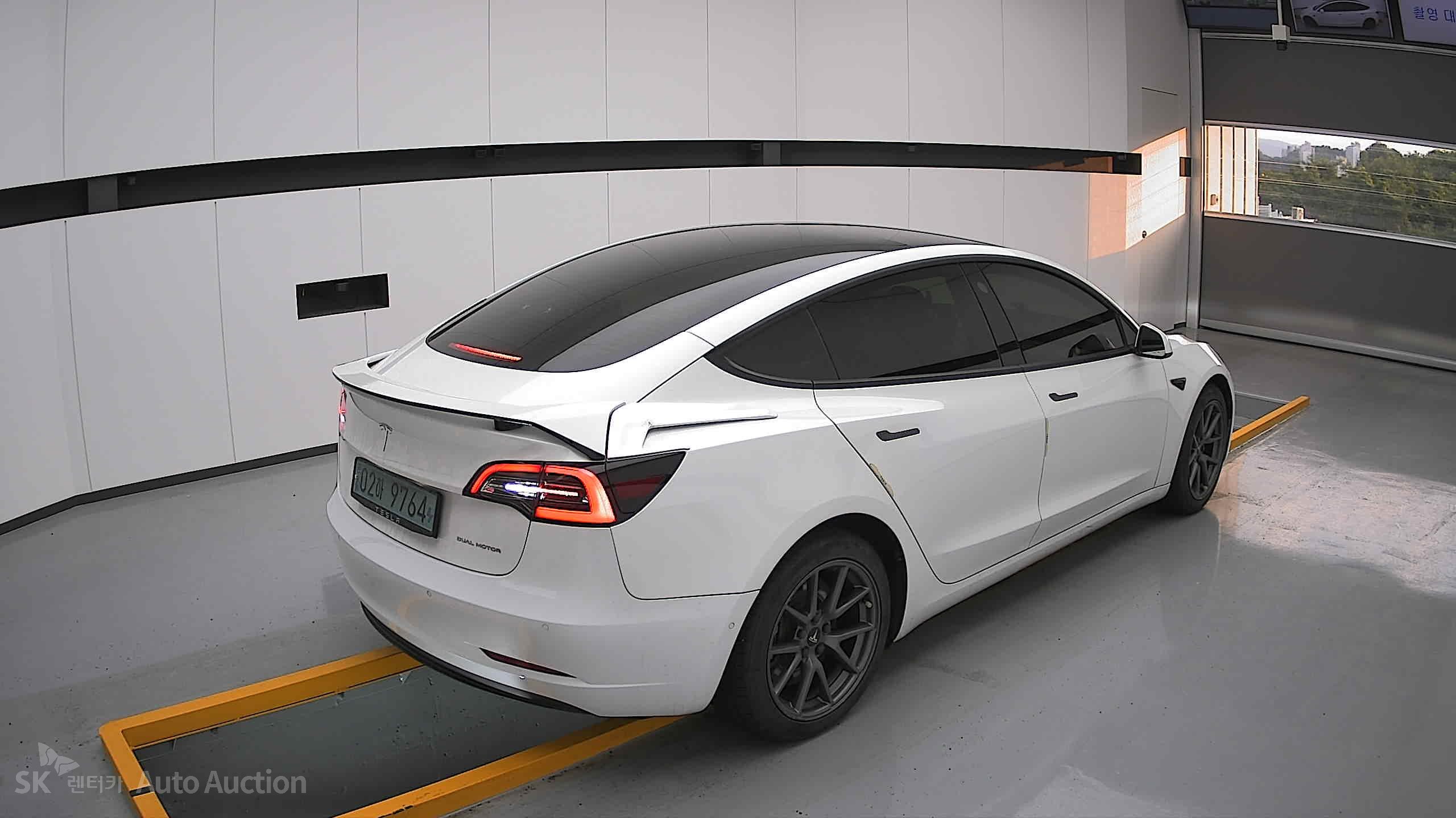 2022 - tesla model 3