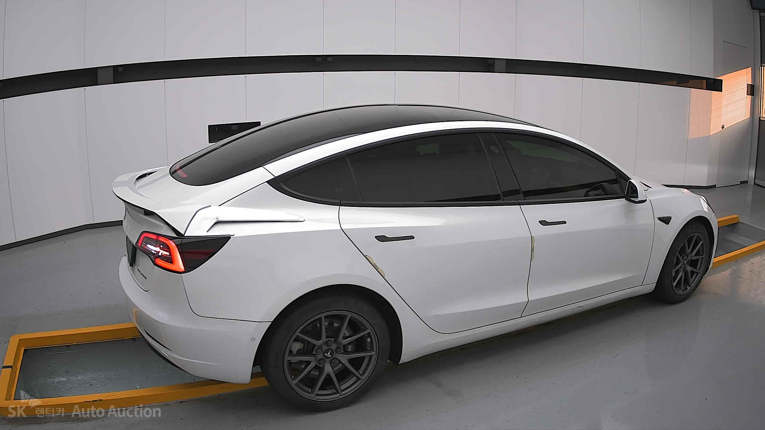 2022 - tesla model 3