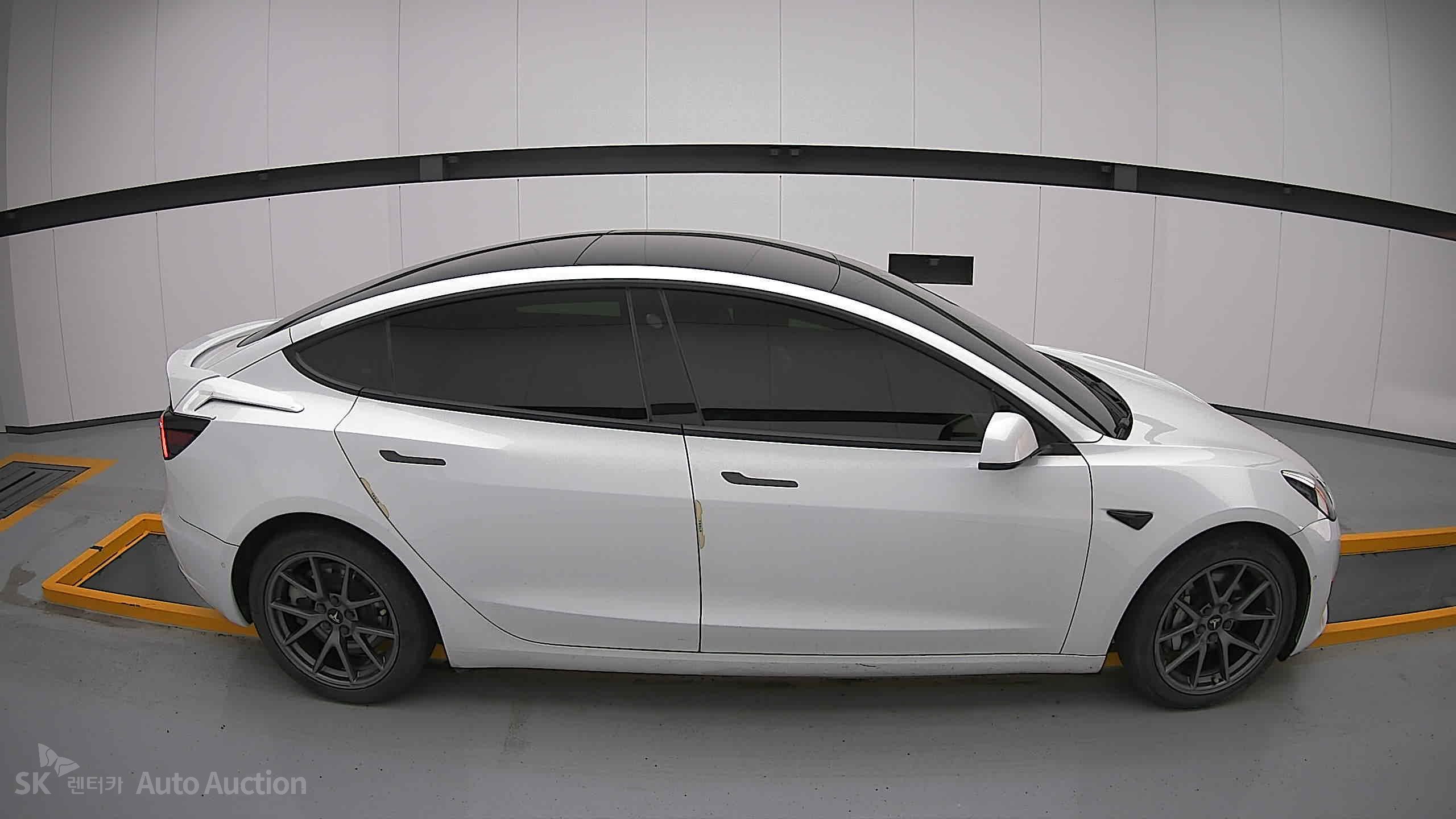 2022 - tesla model 3