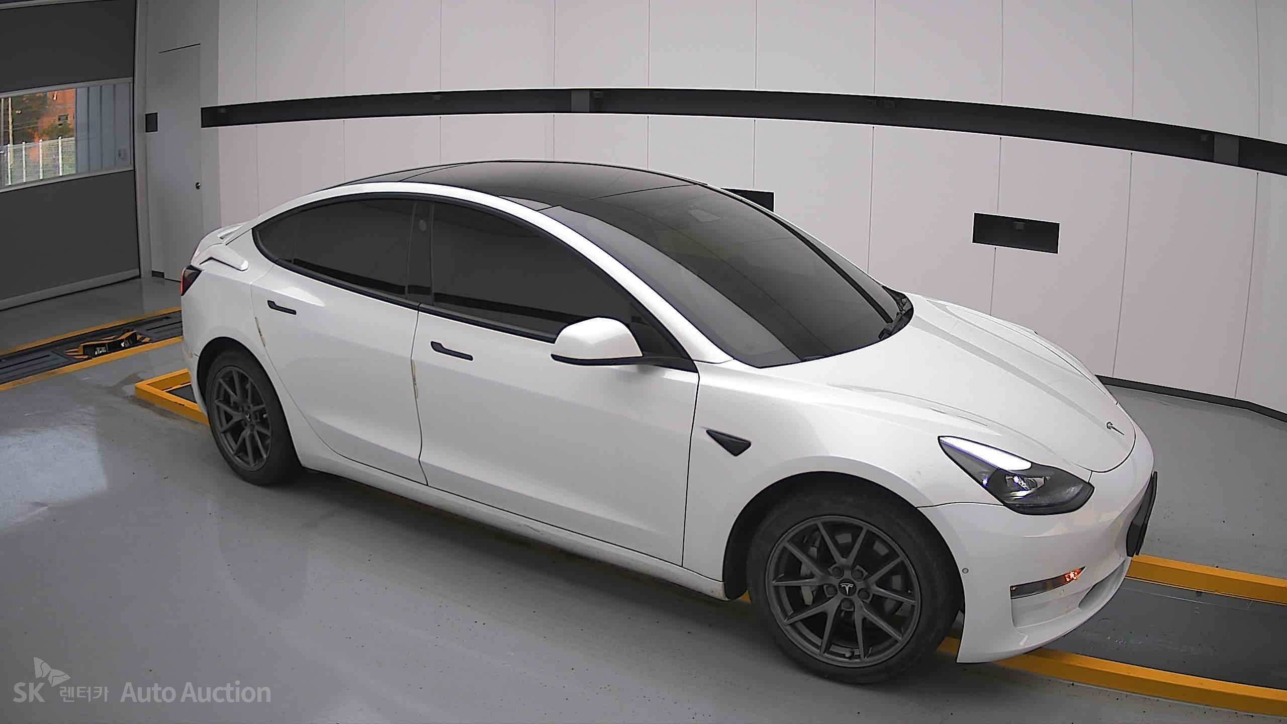 2022 - tesla model 3