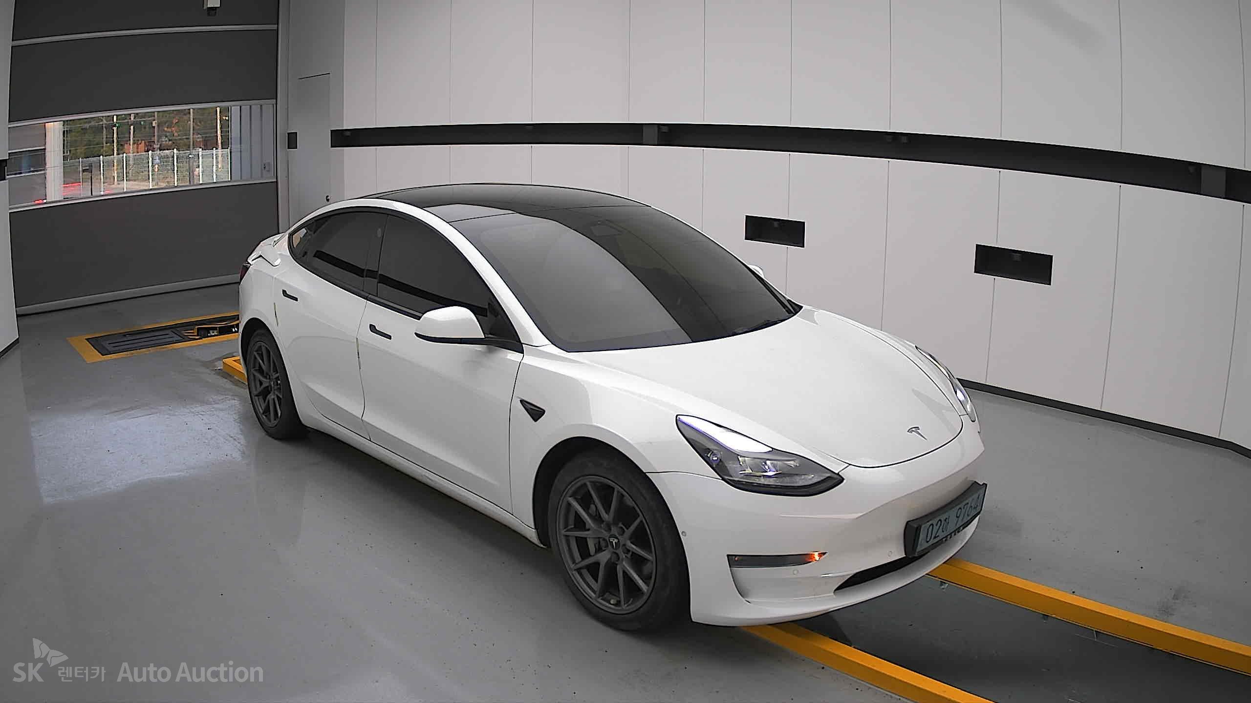 2022 - tesla model 3