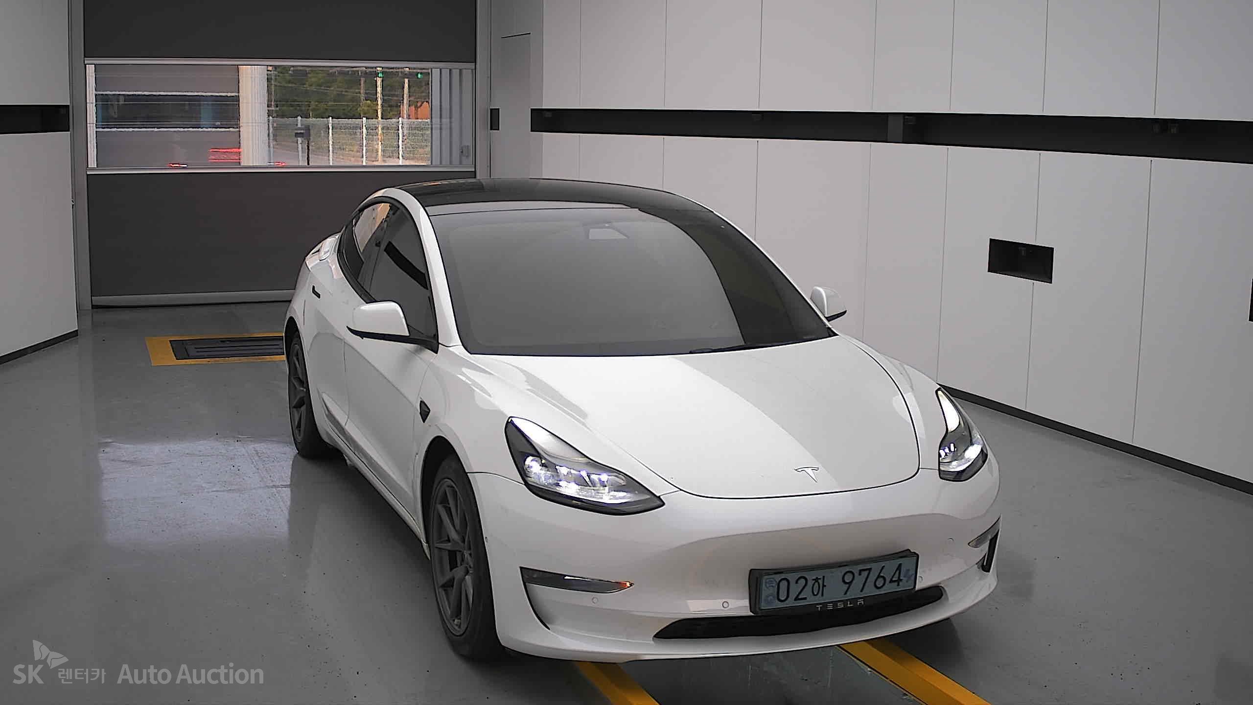 2022 - tesla model 3