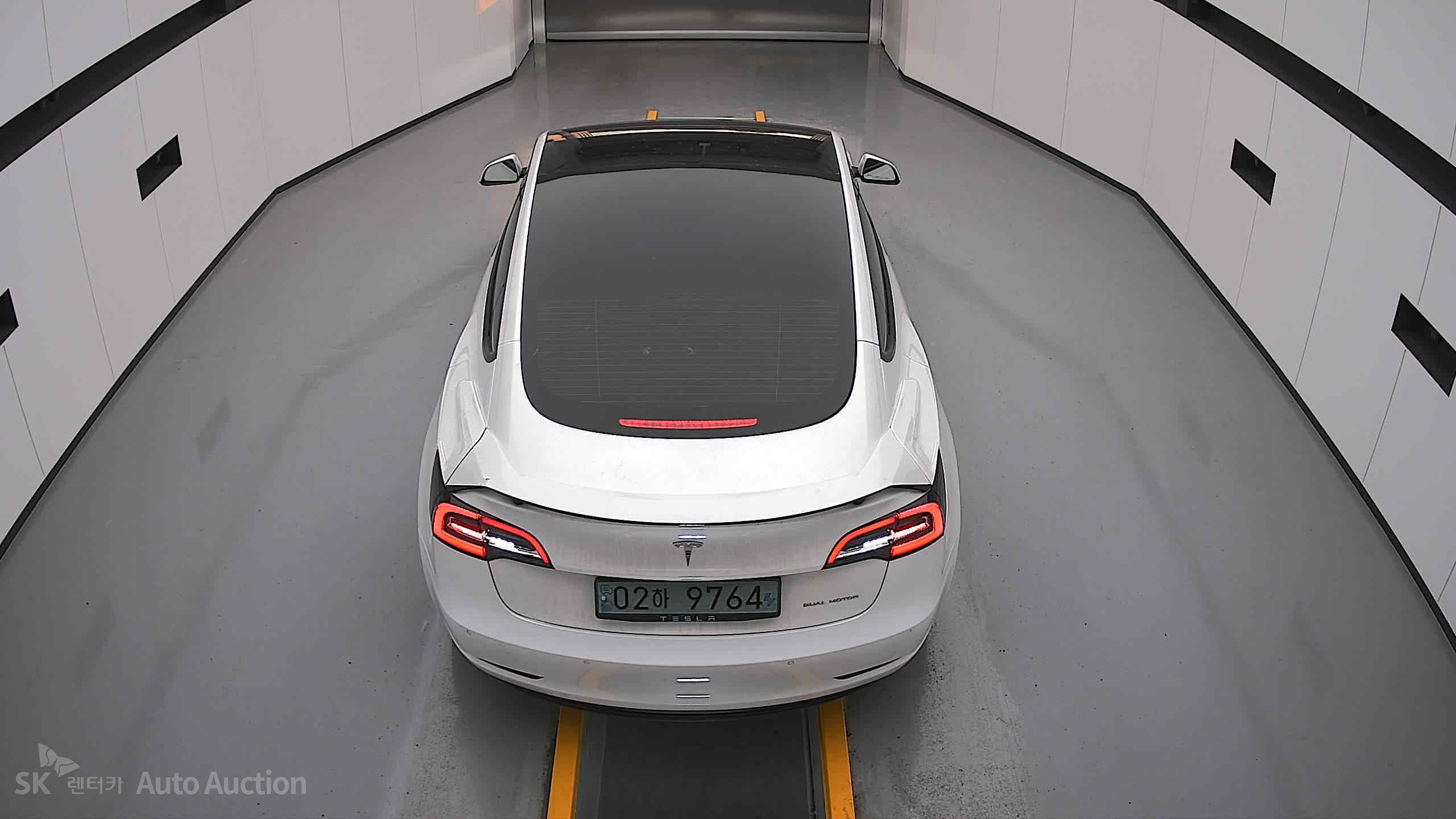 2022 - tesla model 3