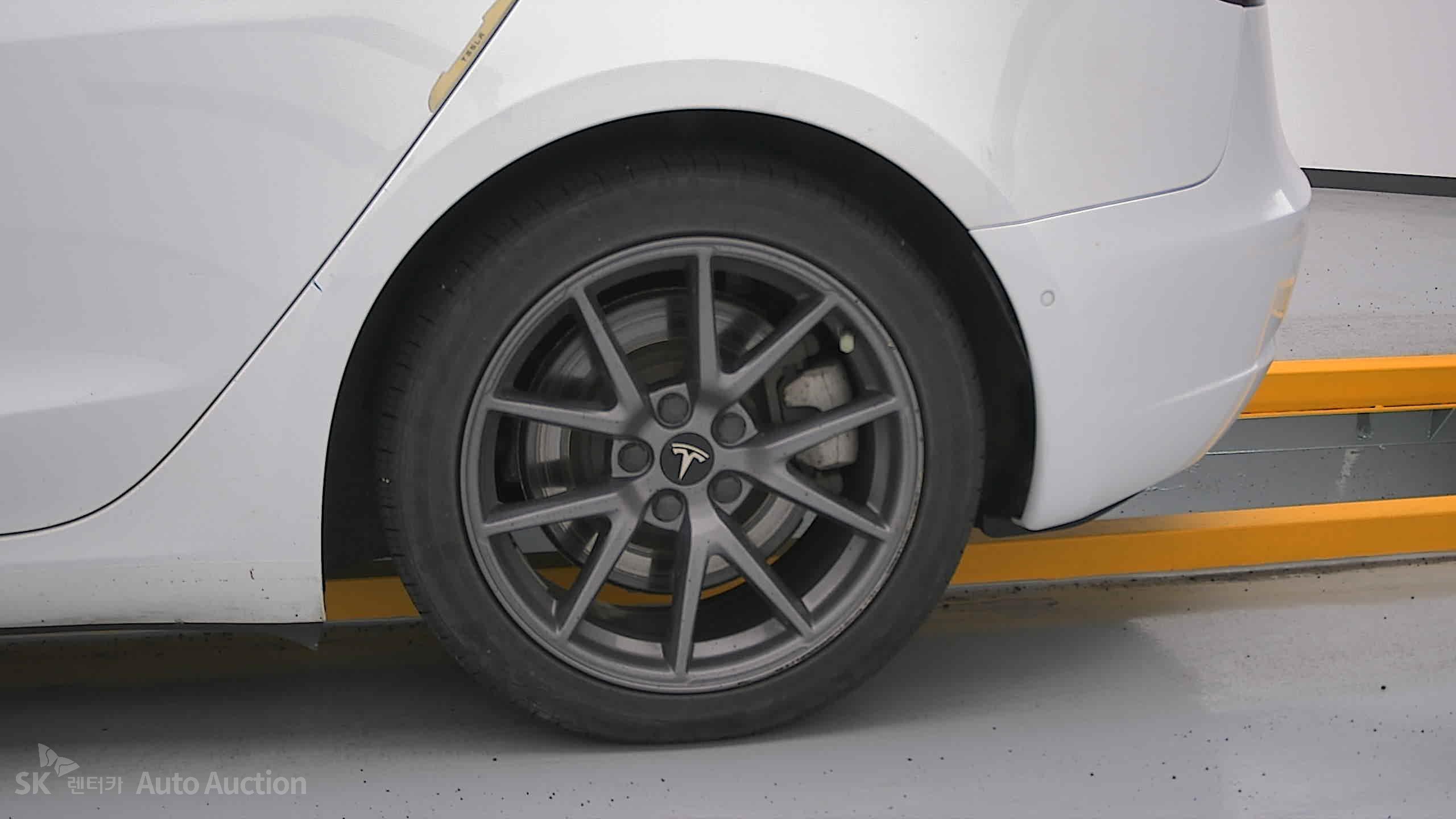 2022 - tesla model 3