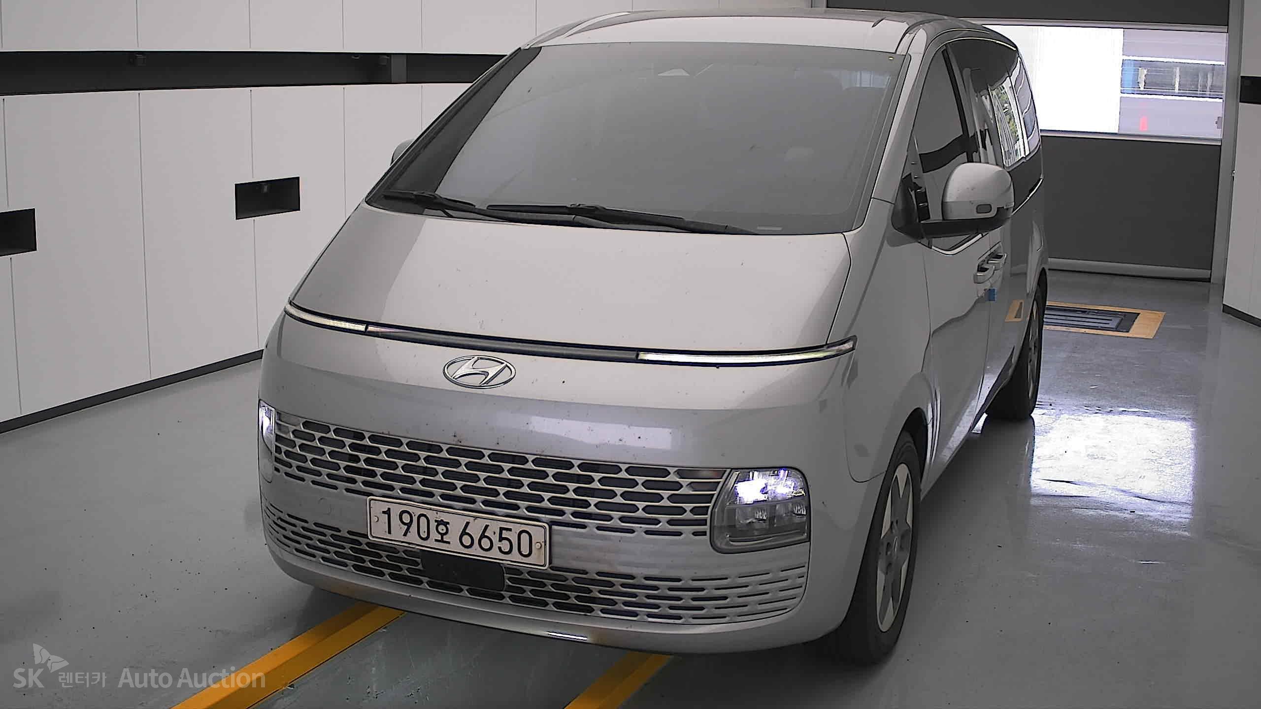 2022 - hyundai staria