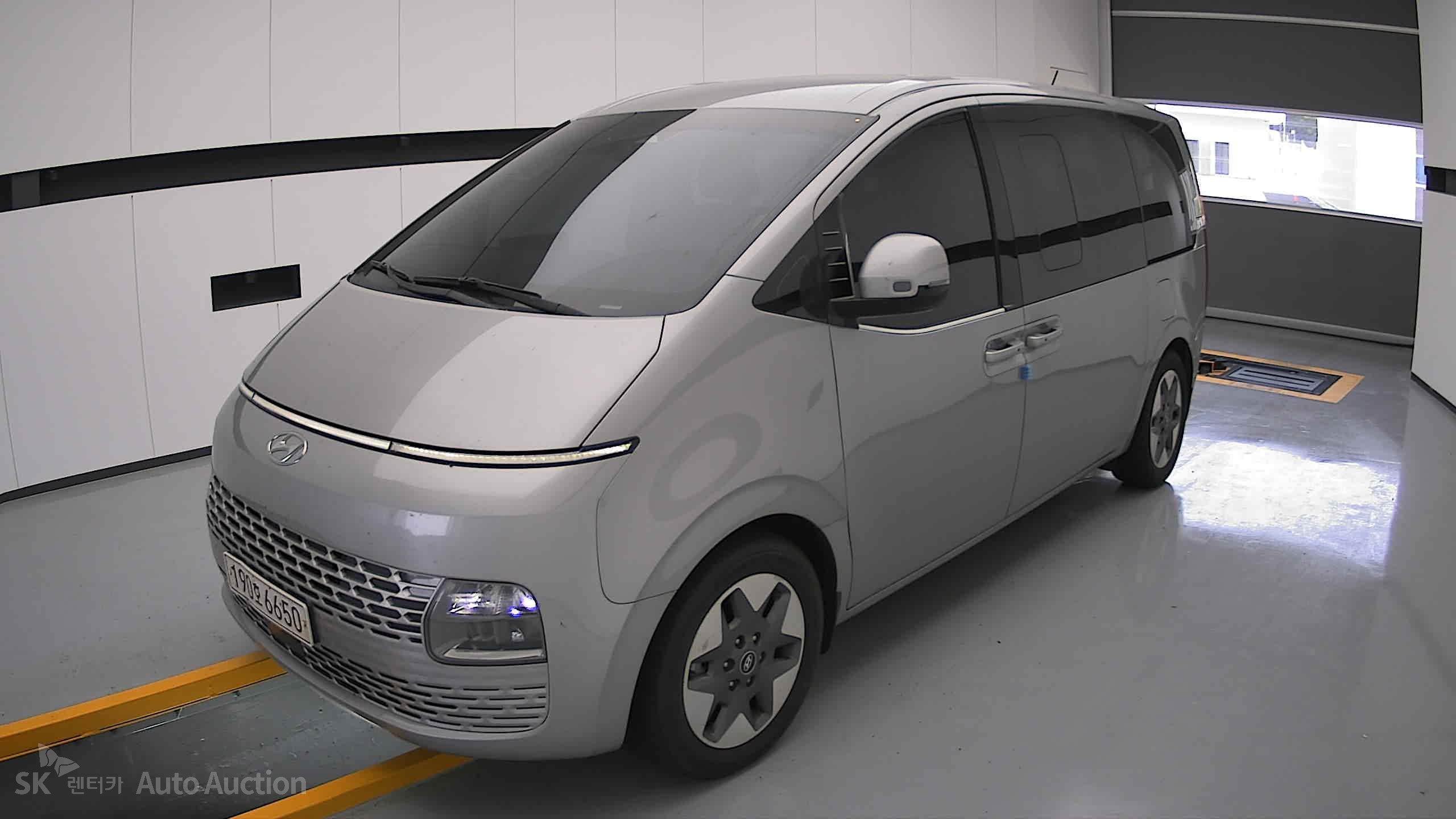 2022 - hyundai staria