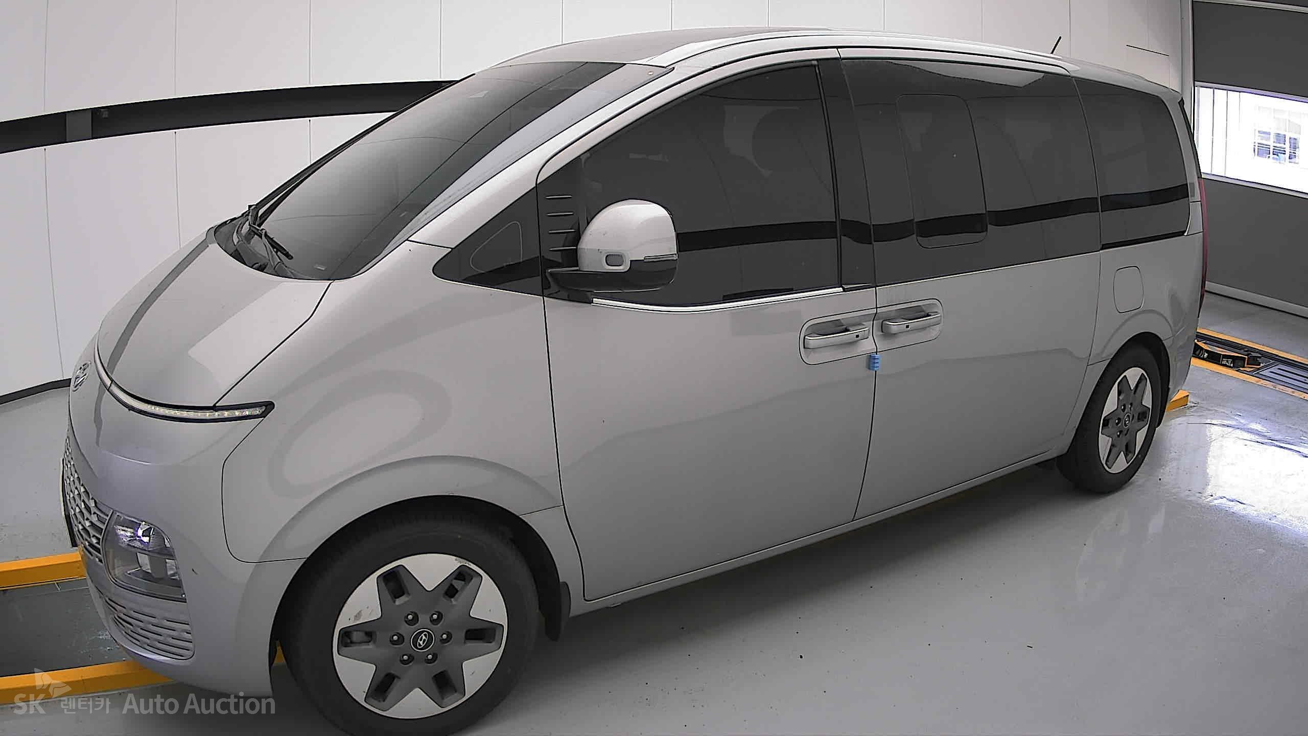 2022 - hyundai staria