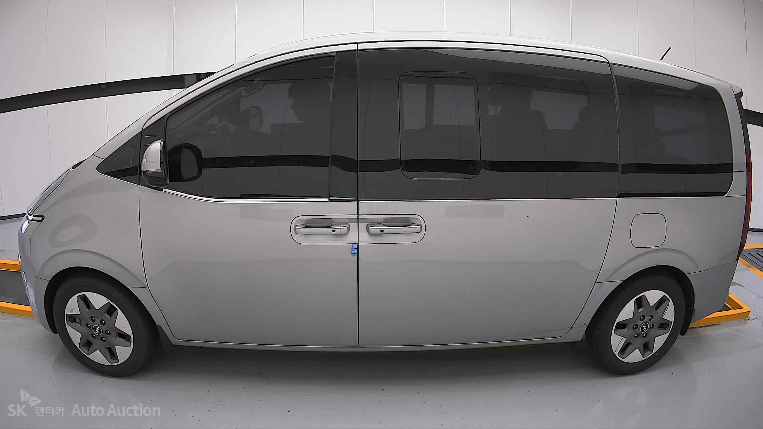 2022 - hyundai staria