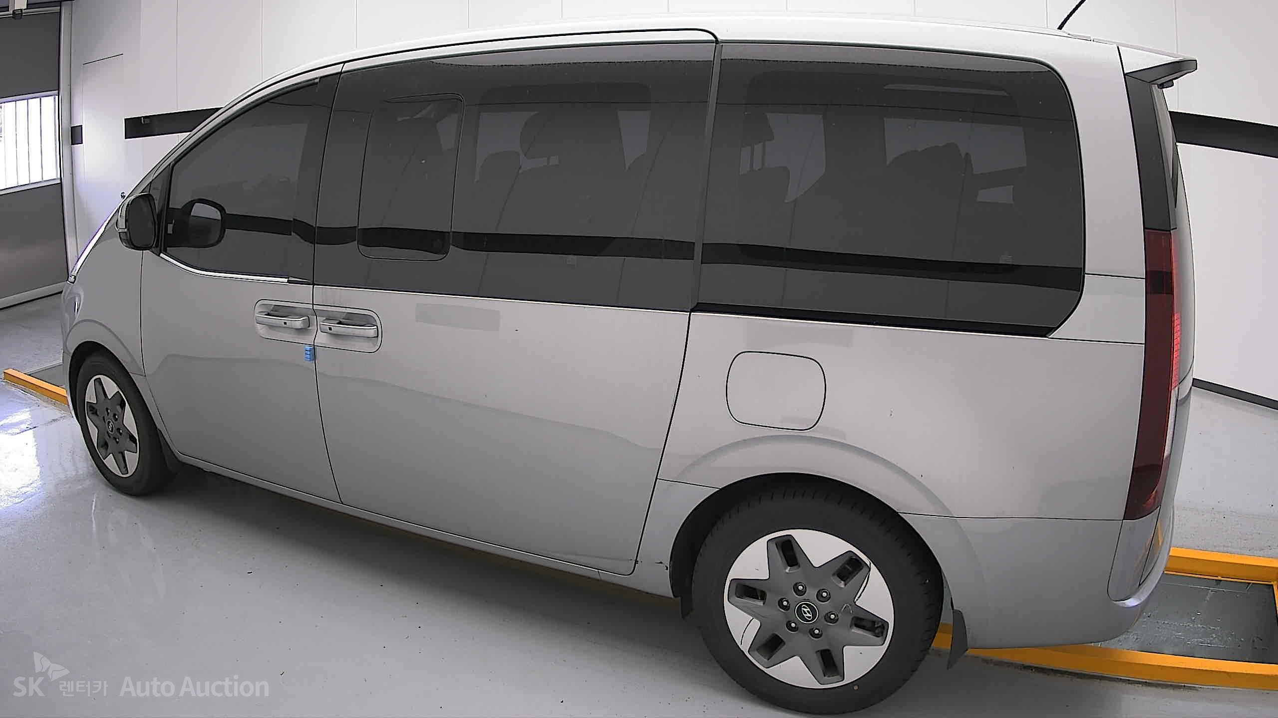 2022 - hyundai staria