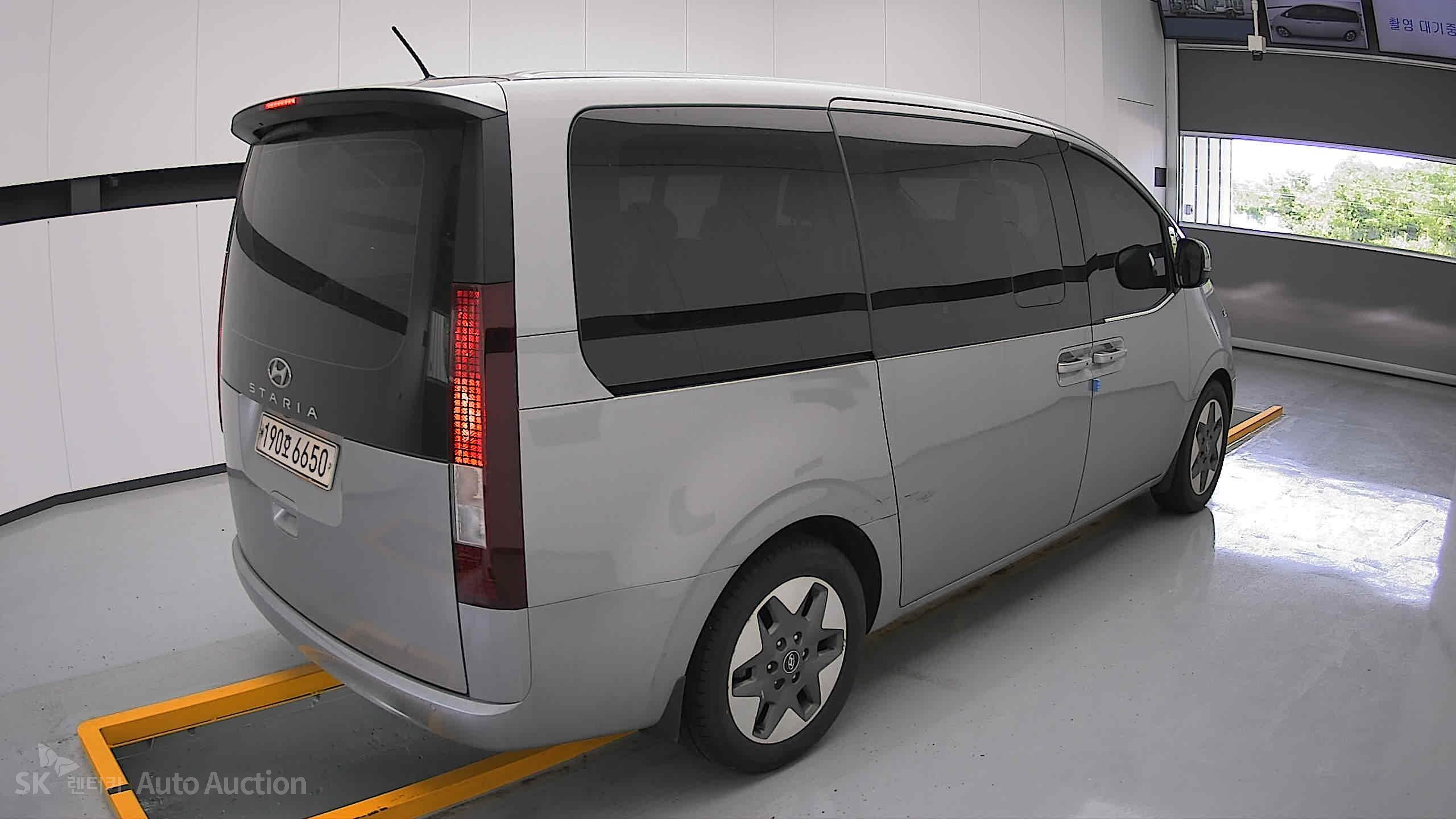 2022 - hyundai staria