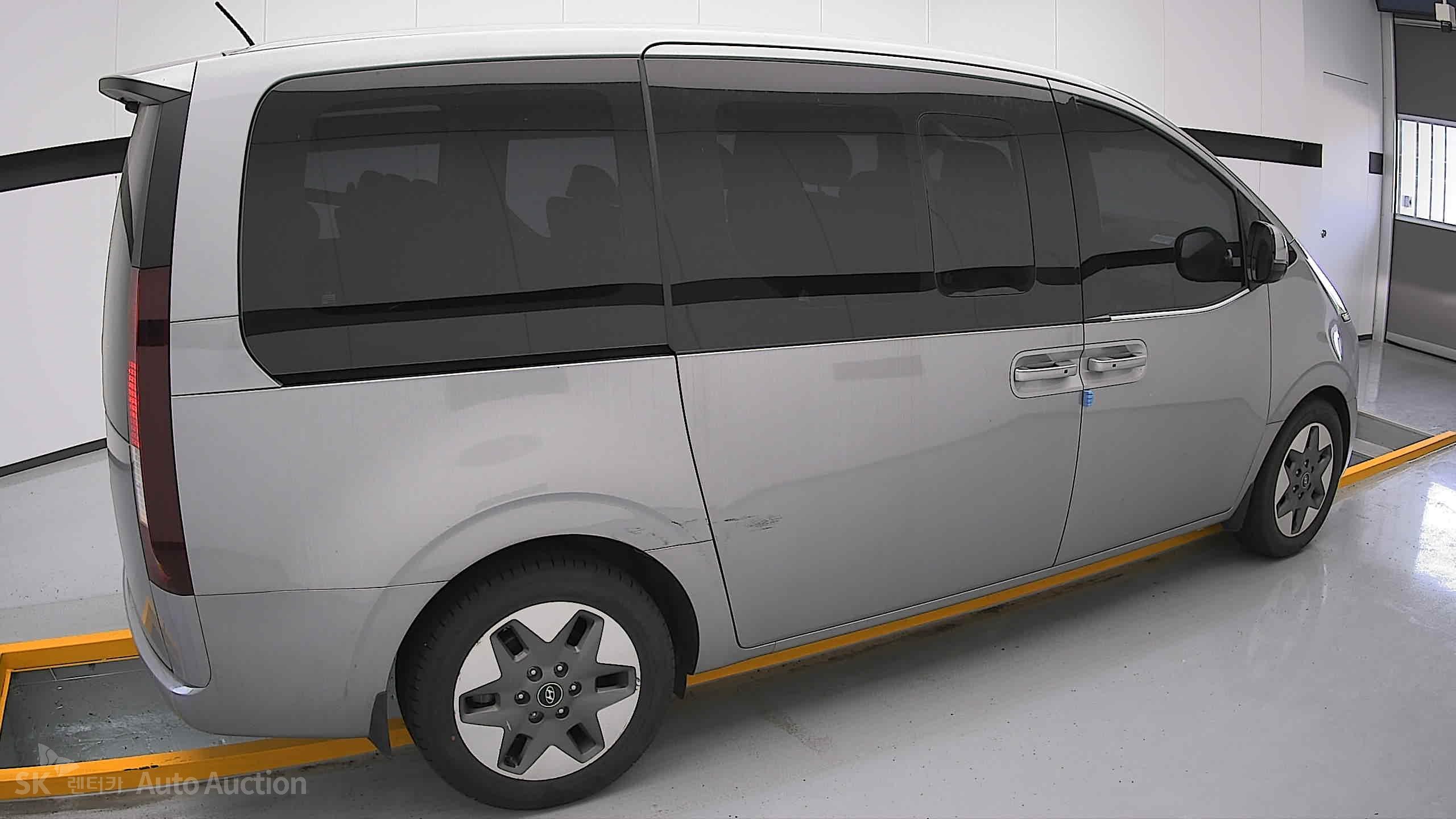 2022 - hyundai staria