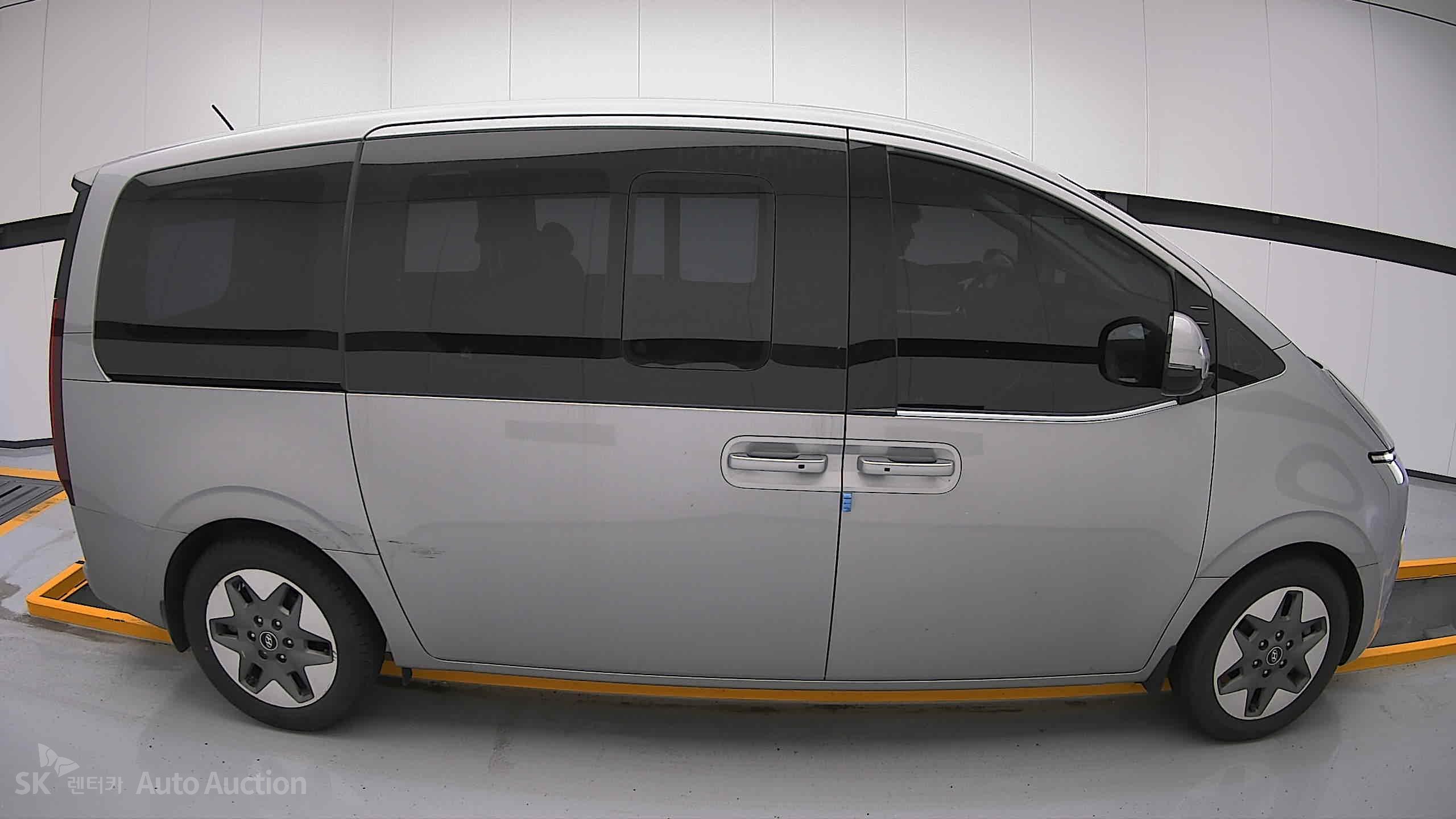 2022 - hyundai staria