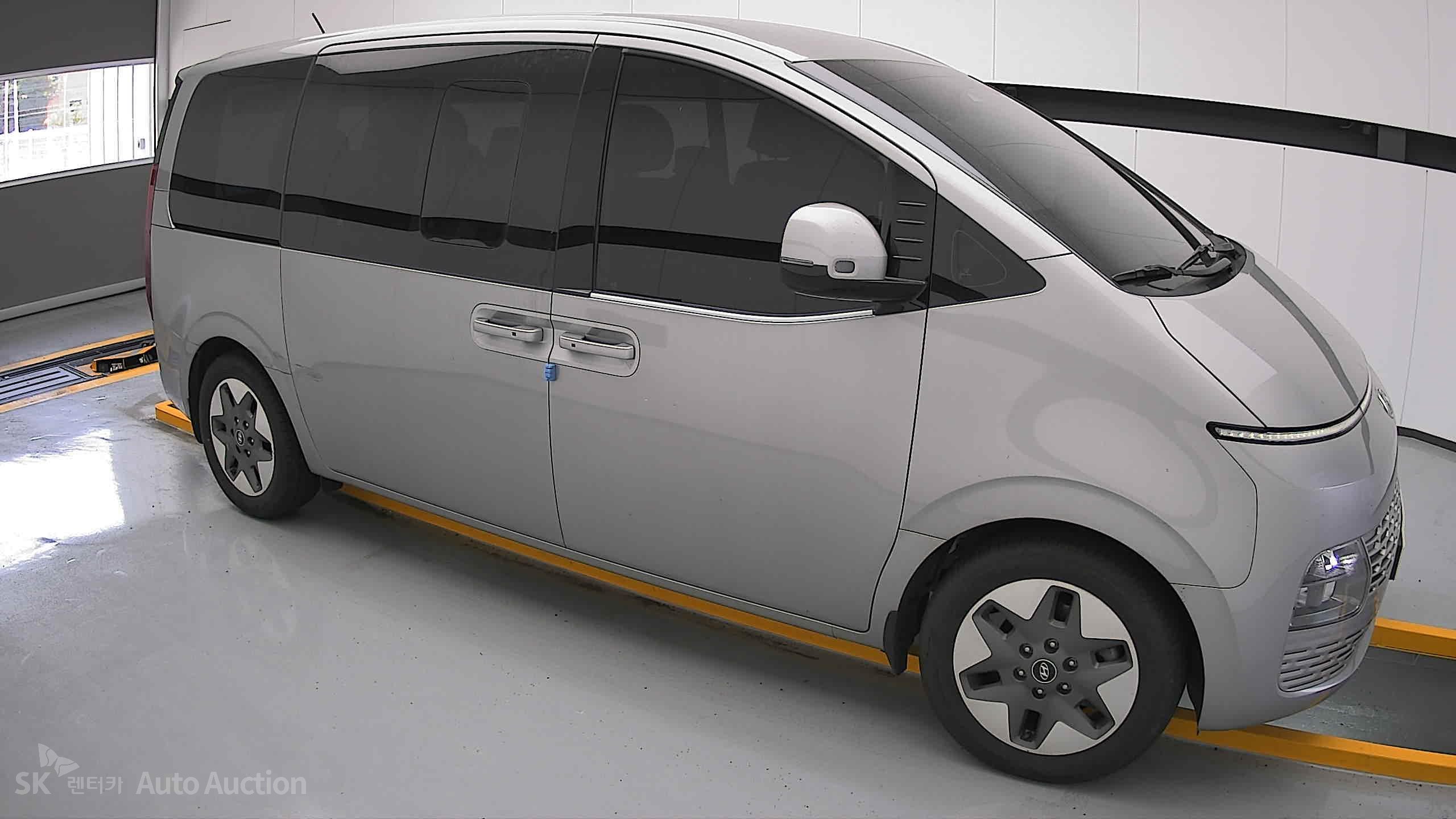 2022 - hyundai staria