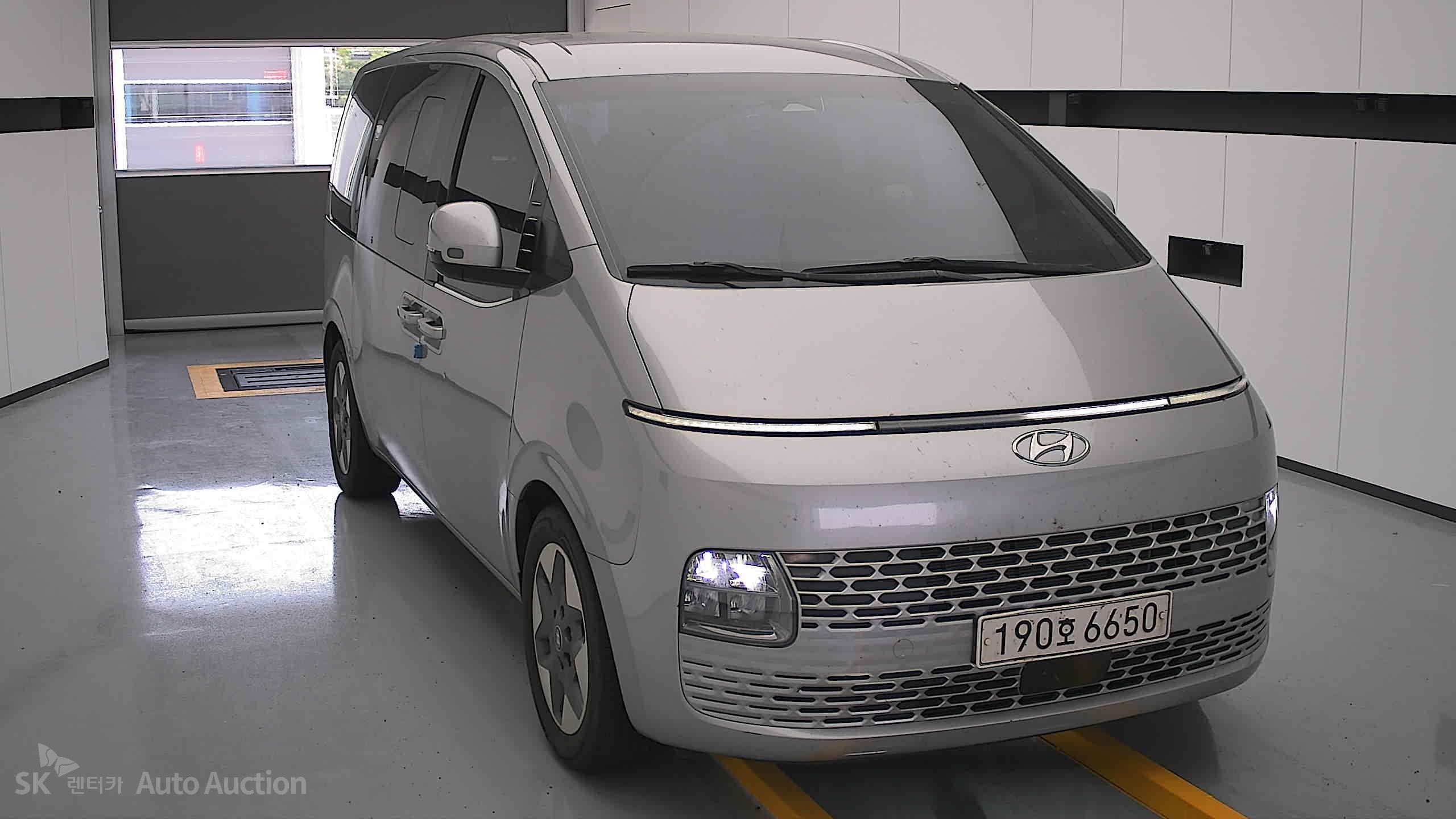 2022 - hyundai staria