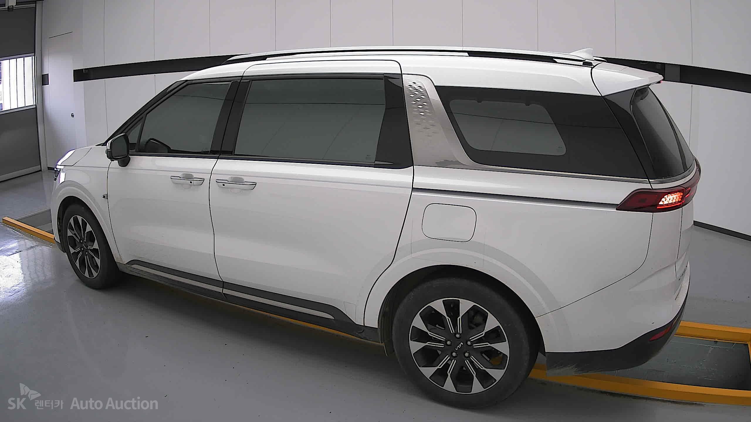 2023 - kia carnival