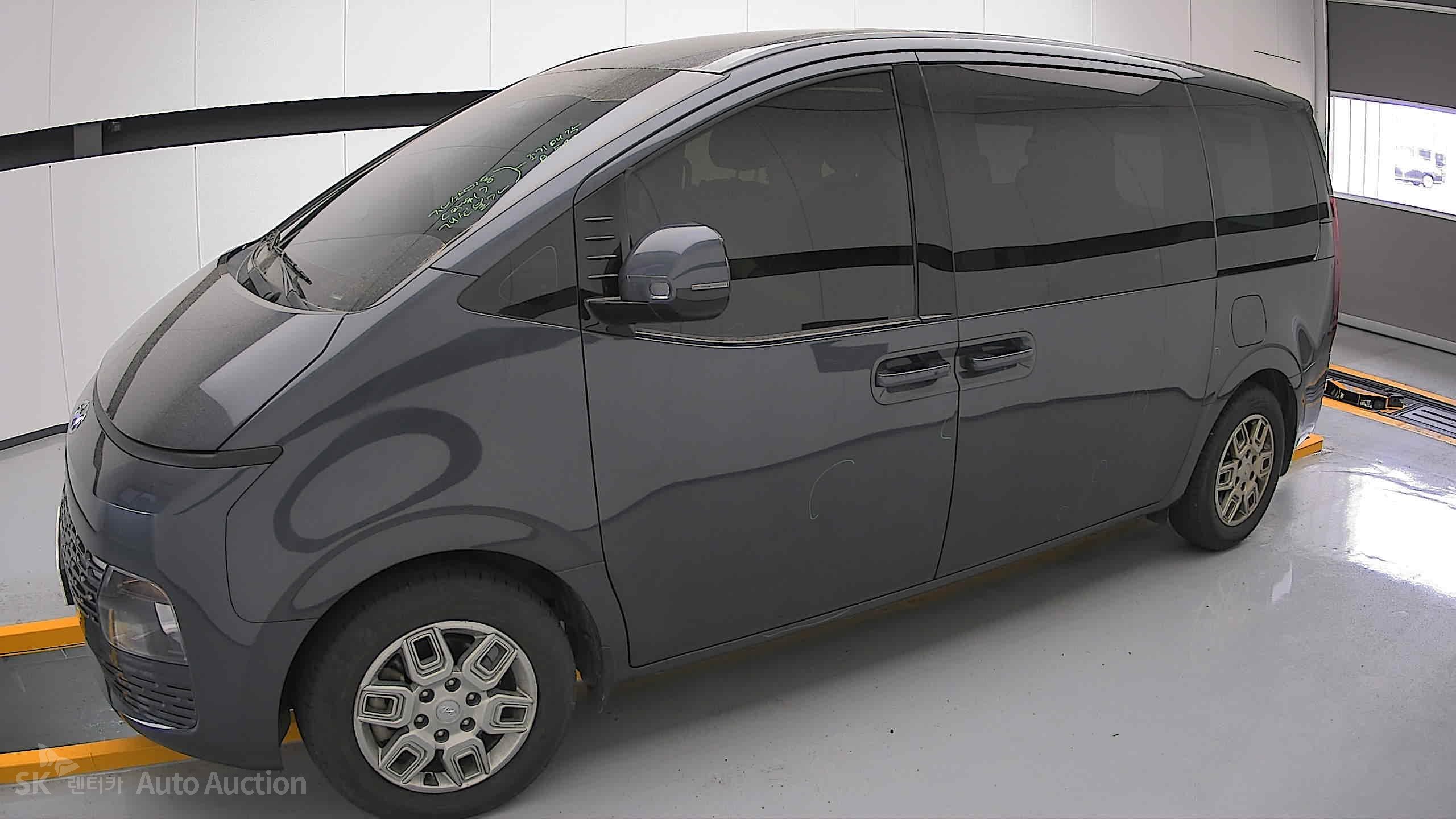 2022 - hyundai staria