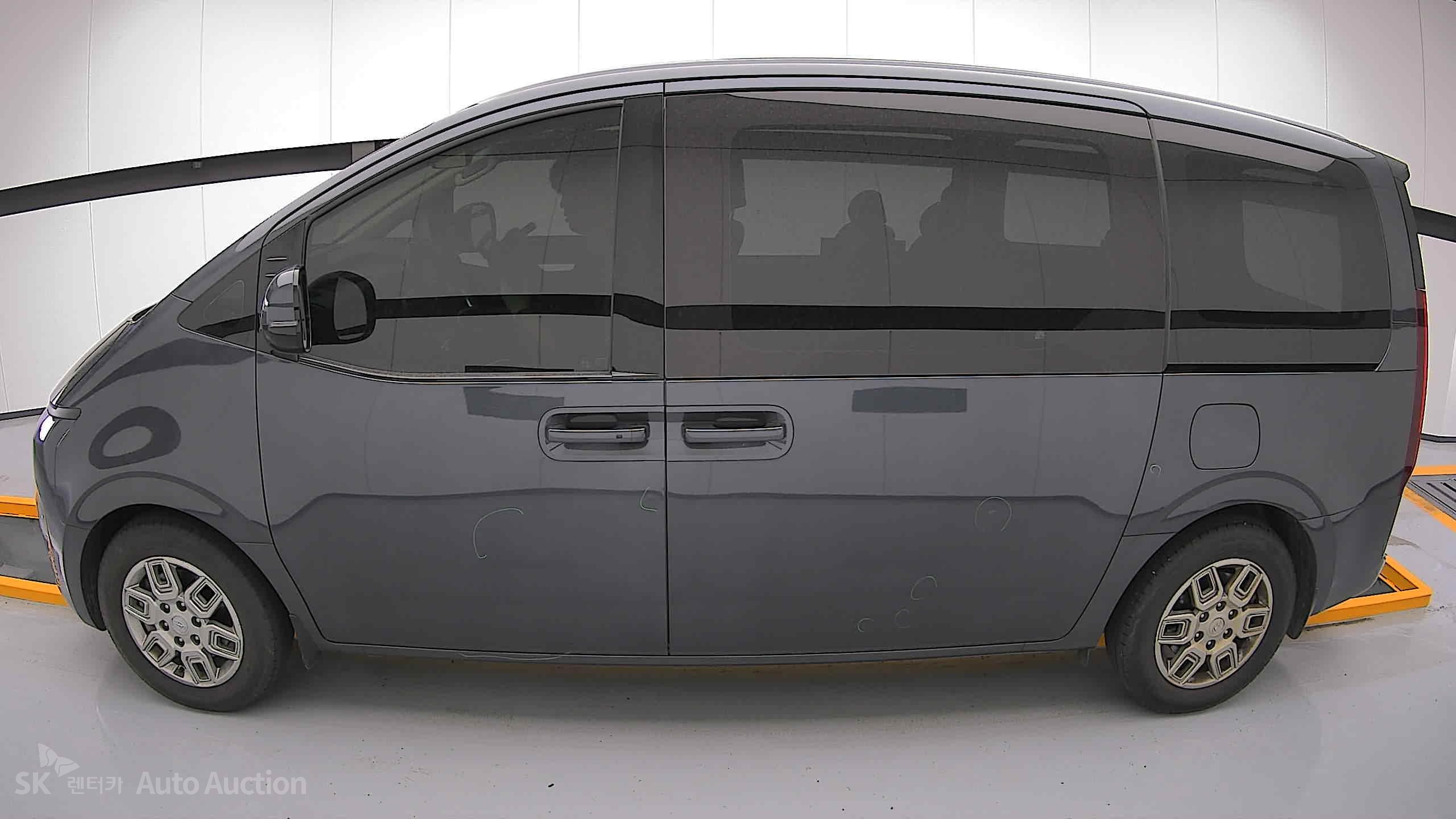 2022 - hyundai staria