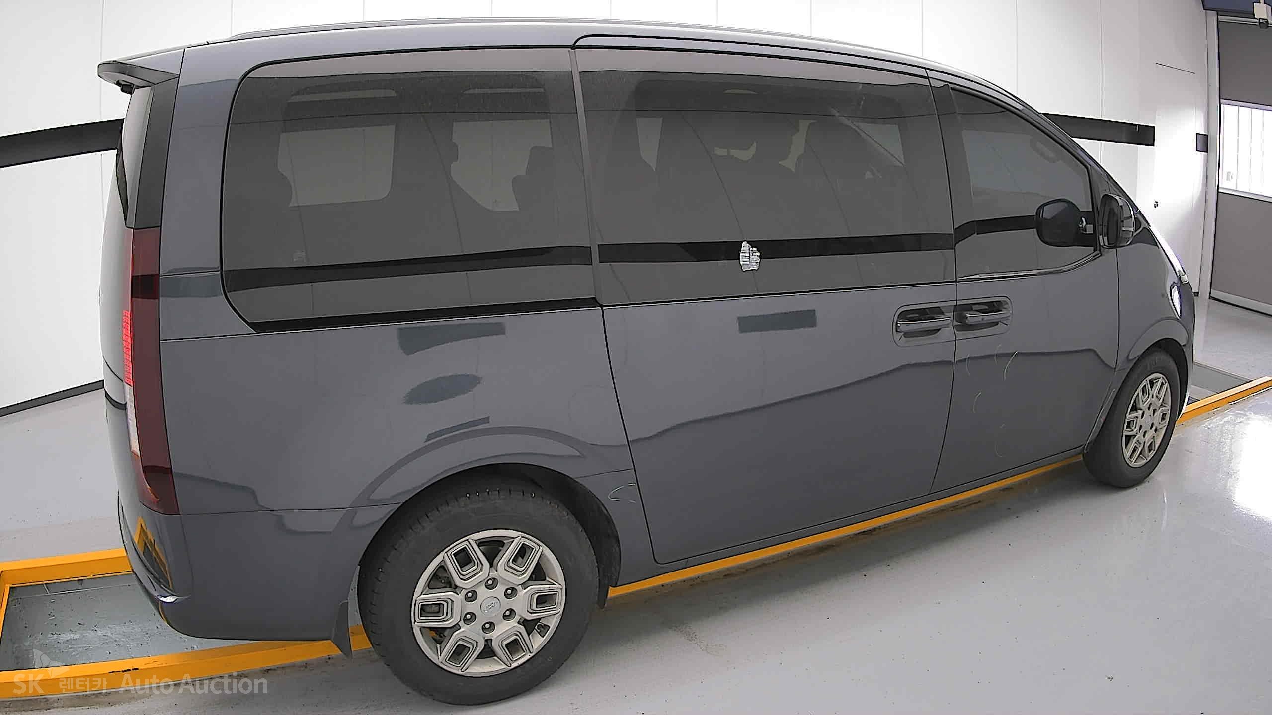 2022 - hyundai staria