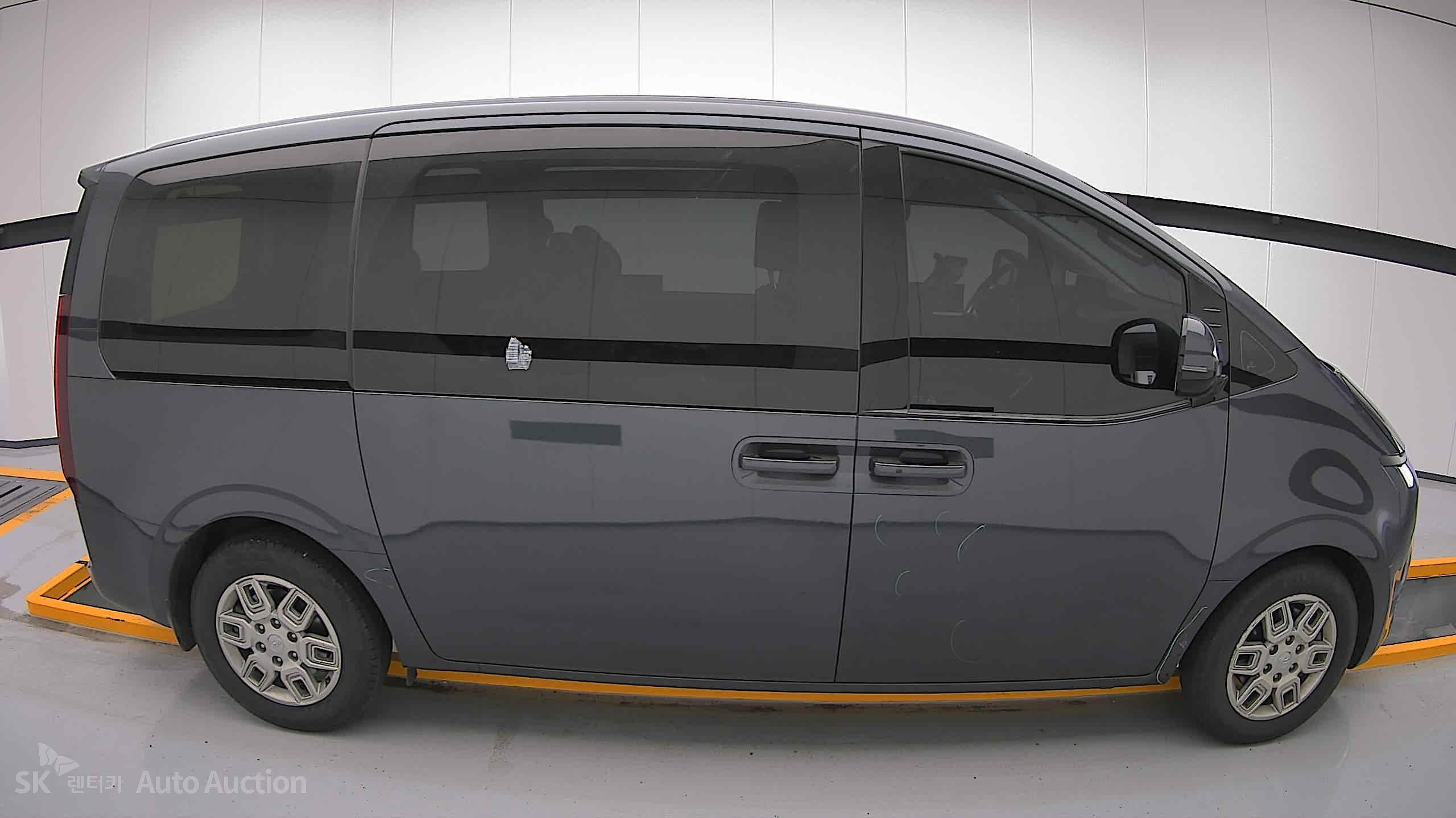 2022 - hyundai staria