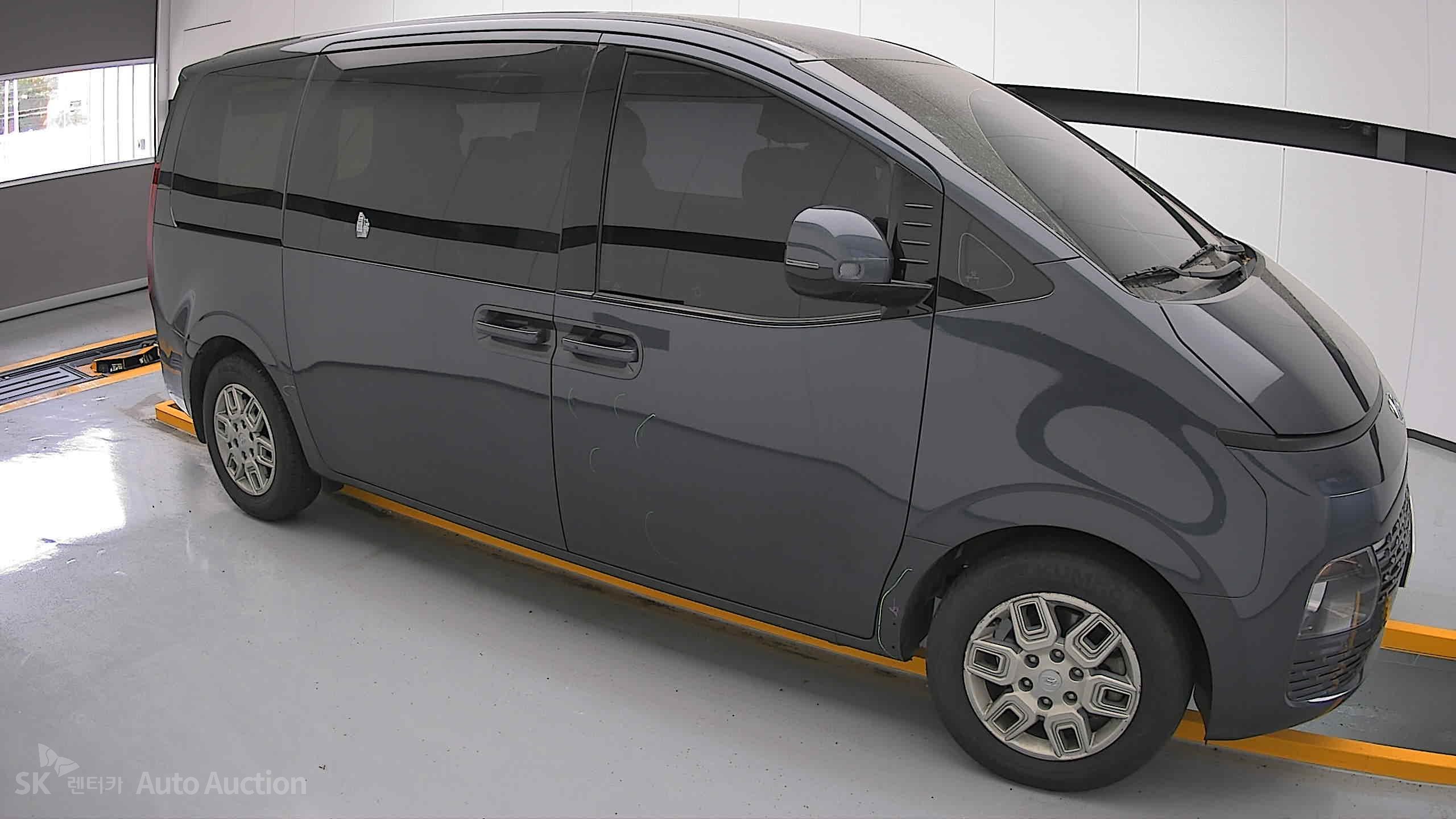 2022 - hyundai staria