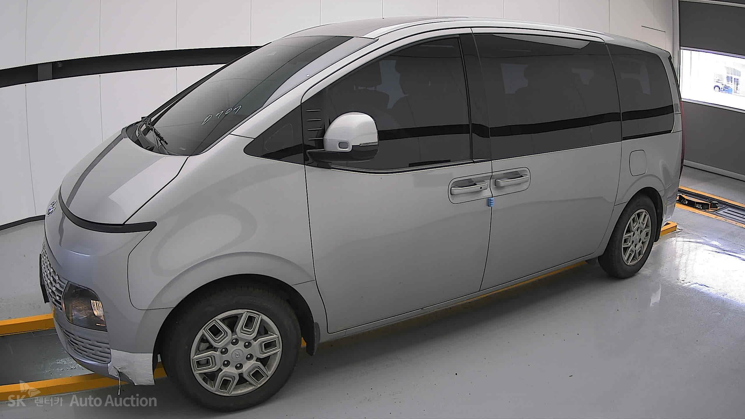 2023 - hyundai staria