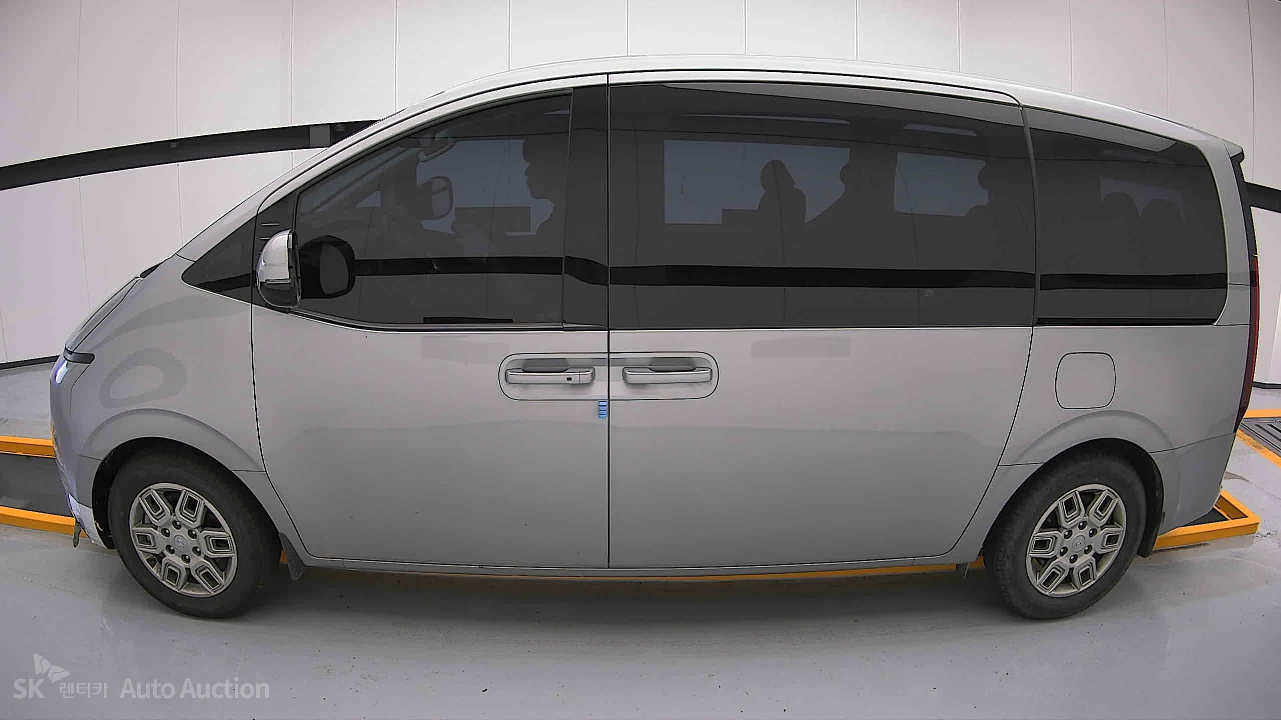 2023 - hyundai staria