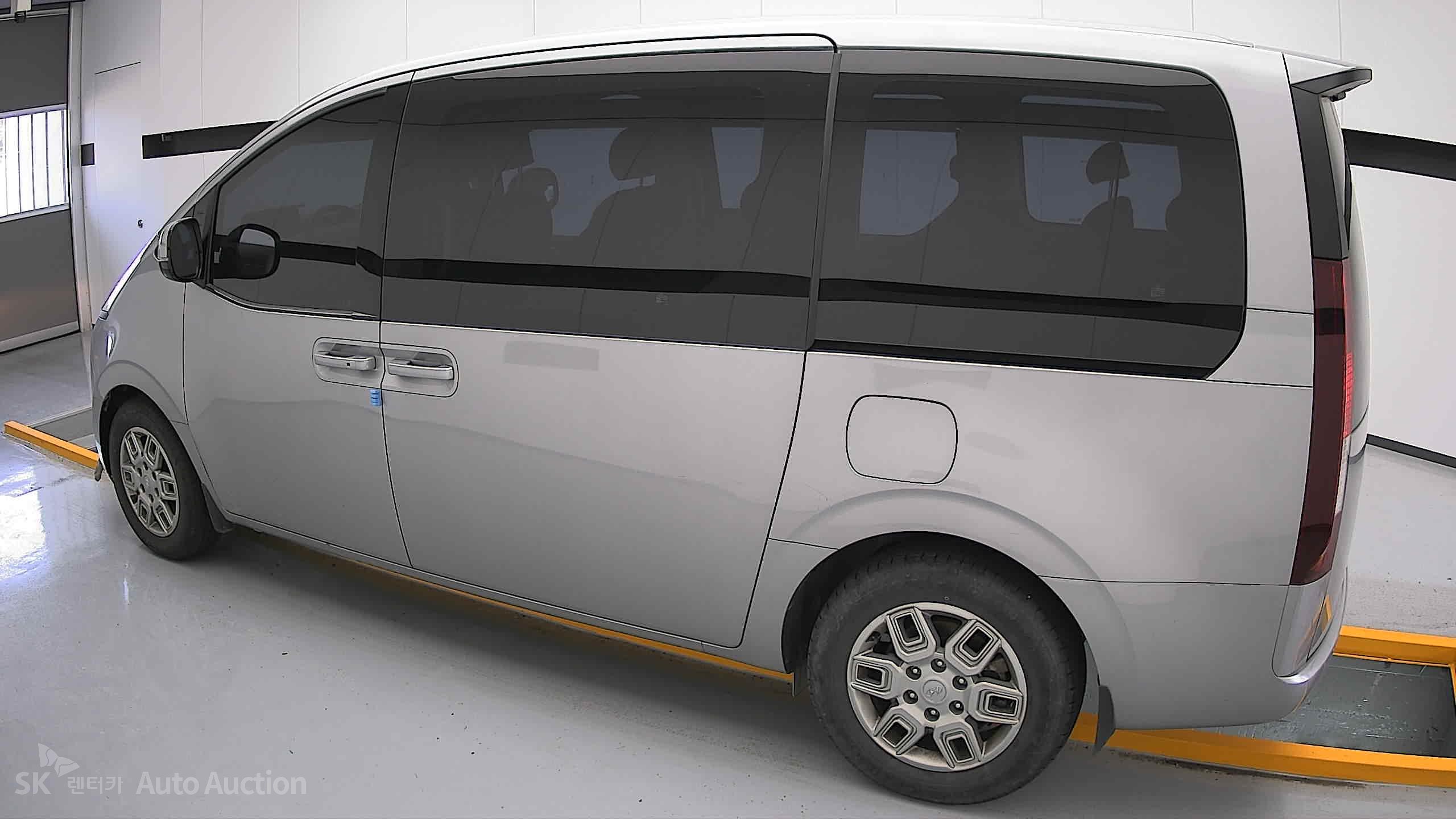 2023 - hyundai staria