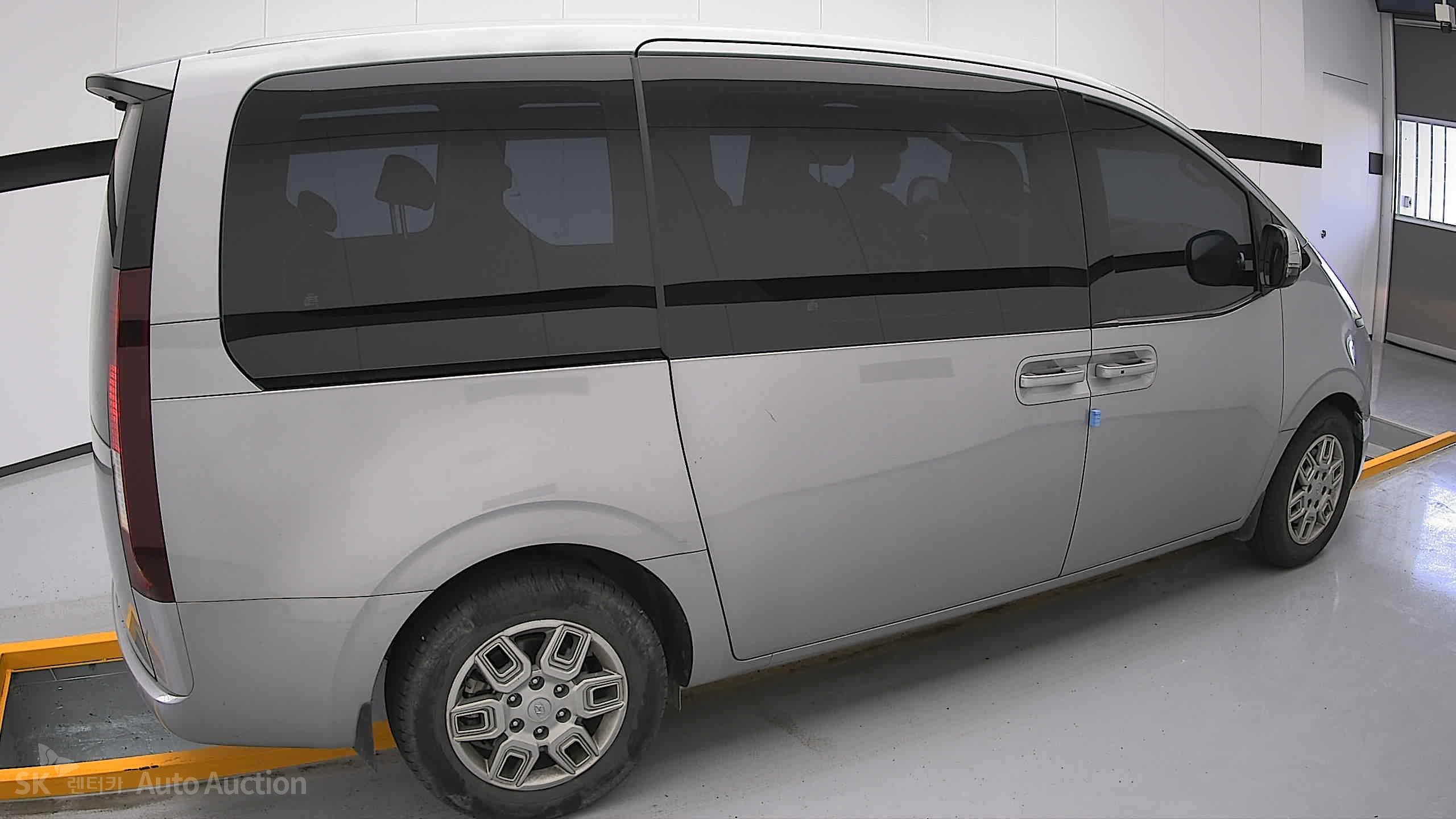 2023 - hyundai staria
