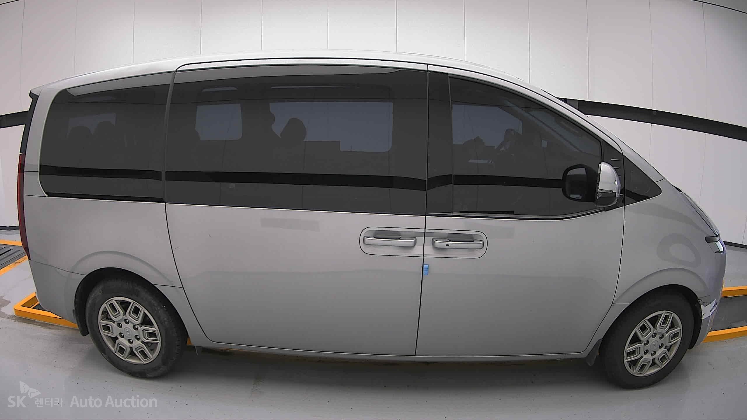 2023 - hyundai staria