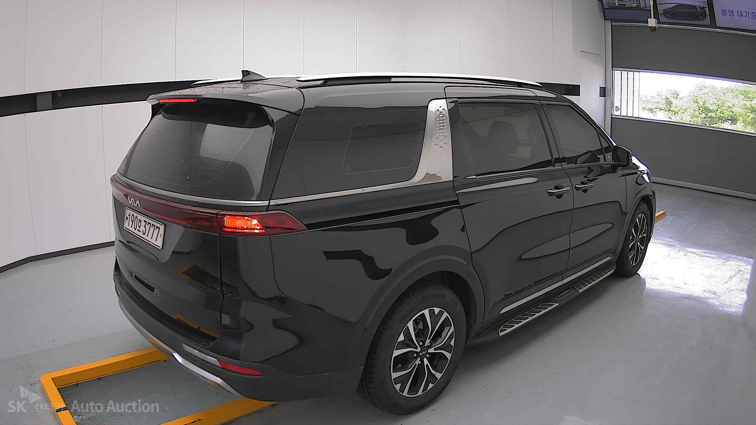 2023 - kia carnival