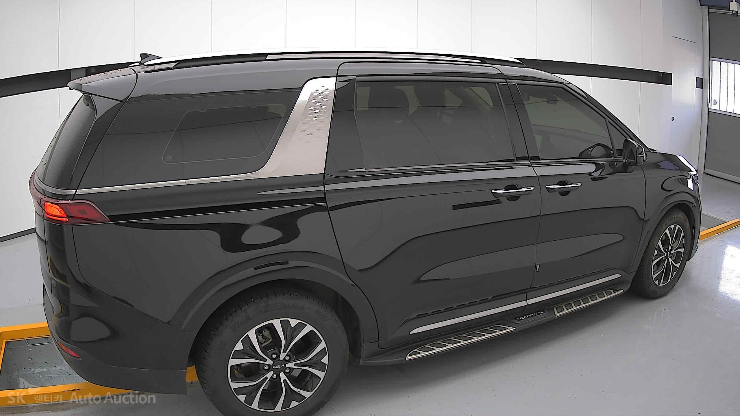 2023 - kia carnival