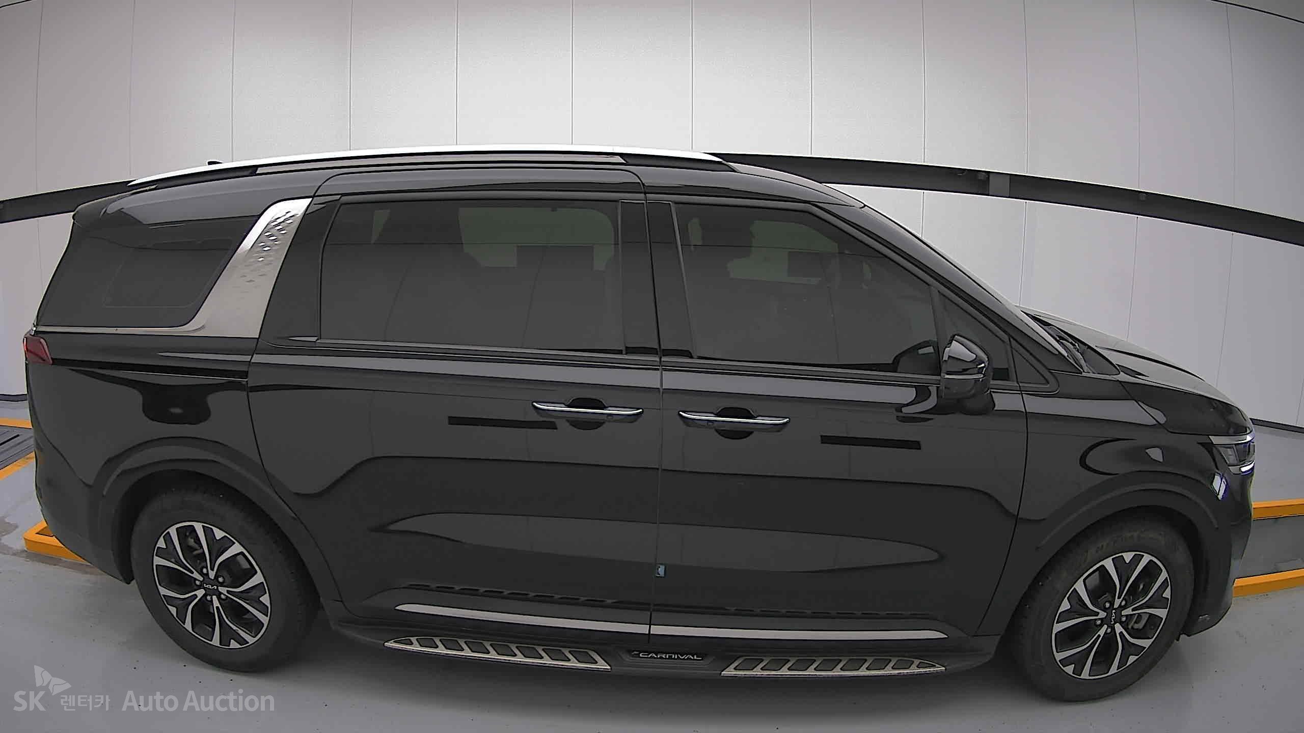 2023 - kia carnival