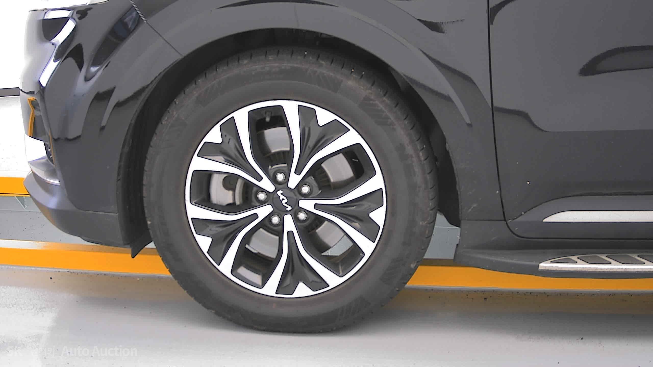 2023 - kia carnival