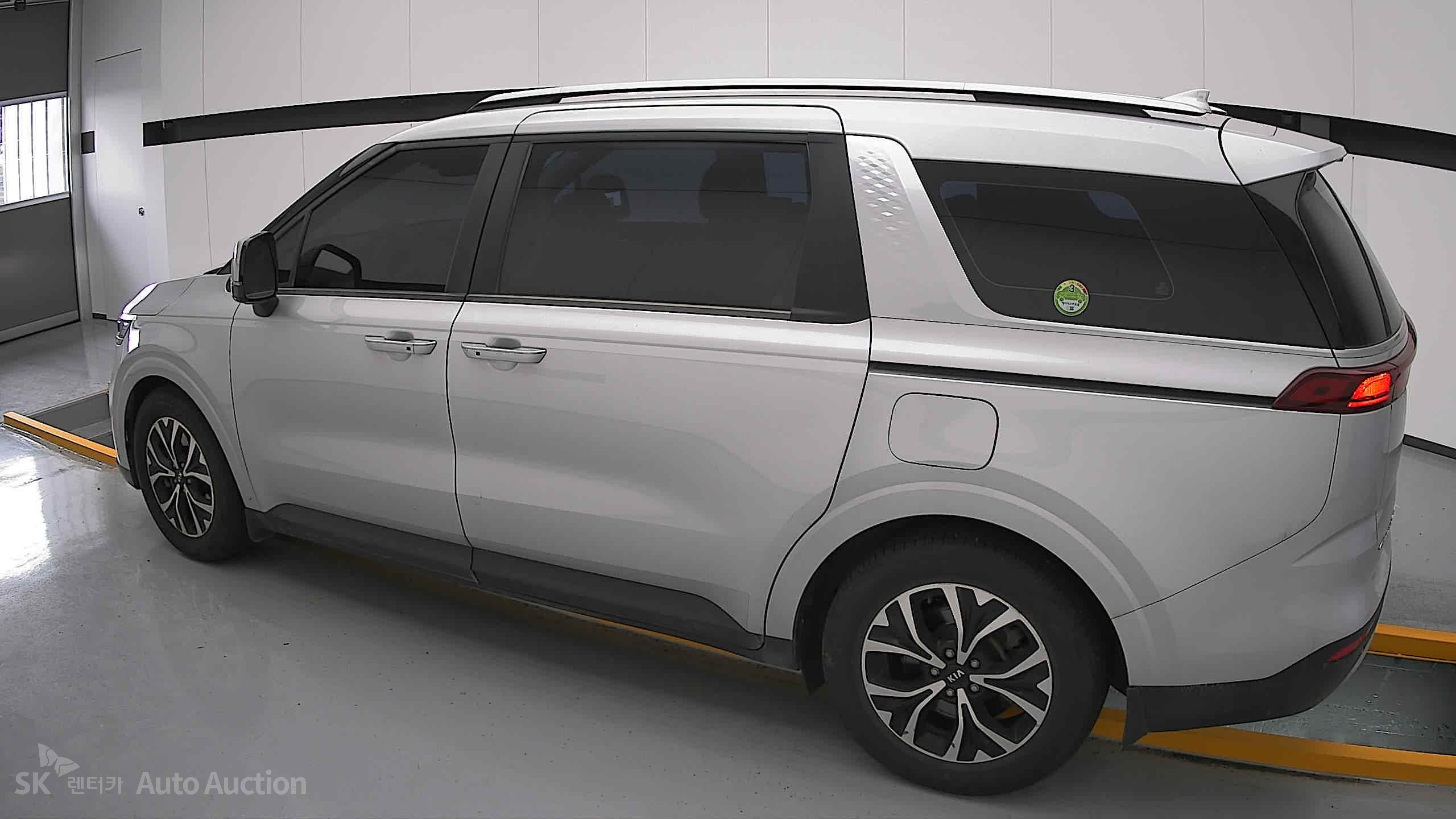 2021 - kia carnival