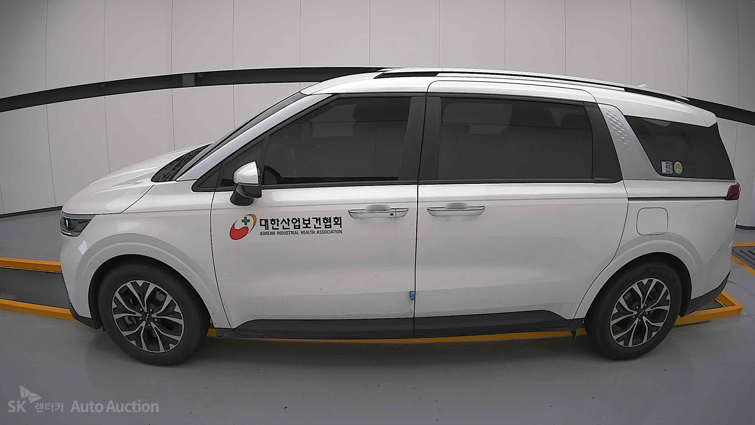 2022 - kia carnival