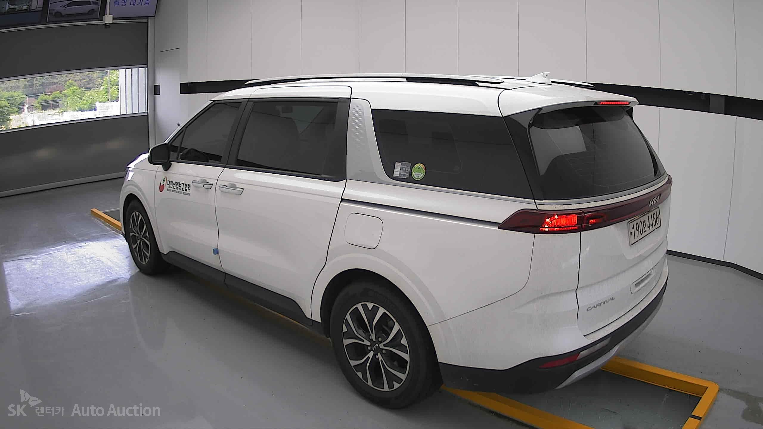 2022 - kia carnival