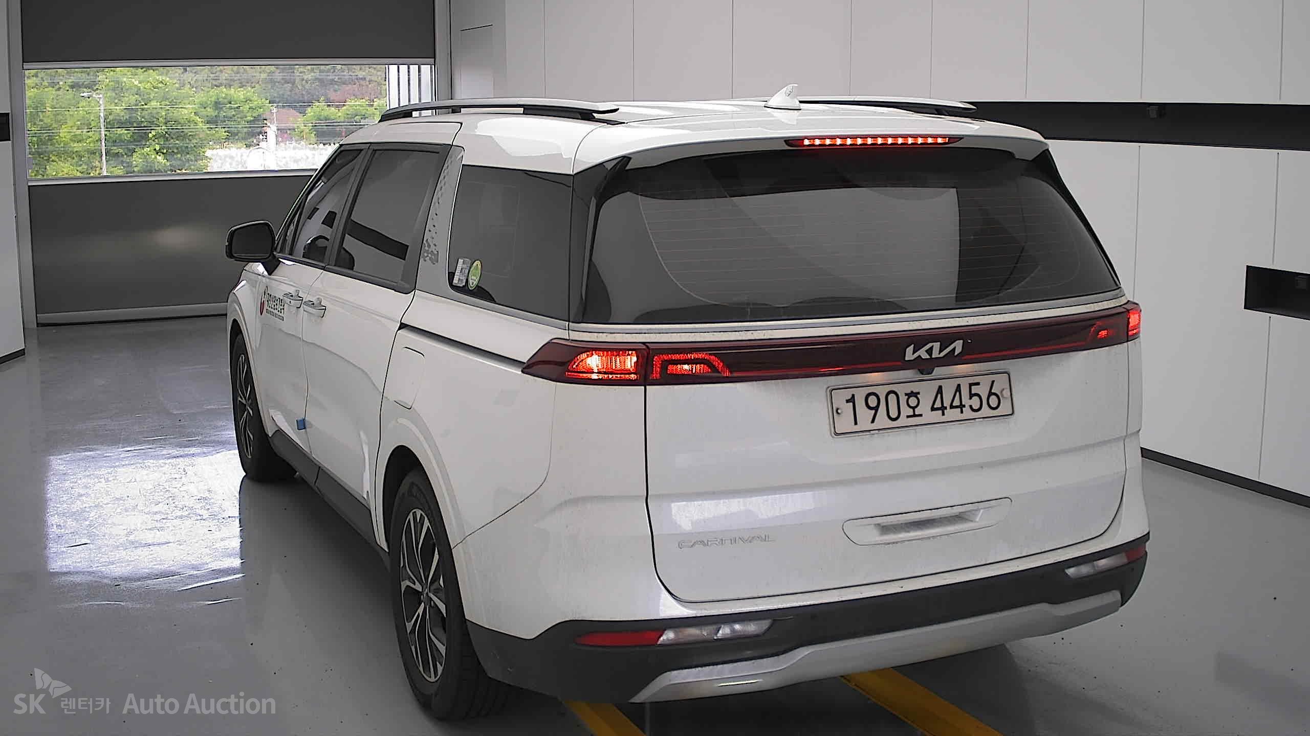 2022 - kia carnival